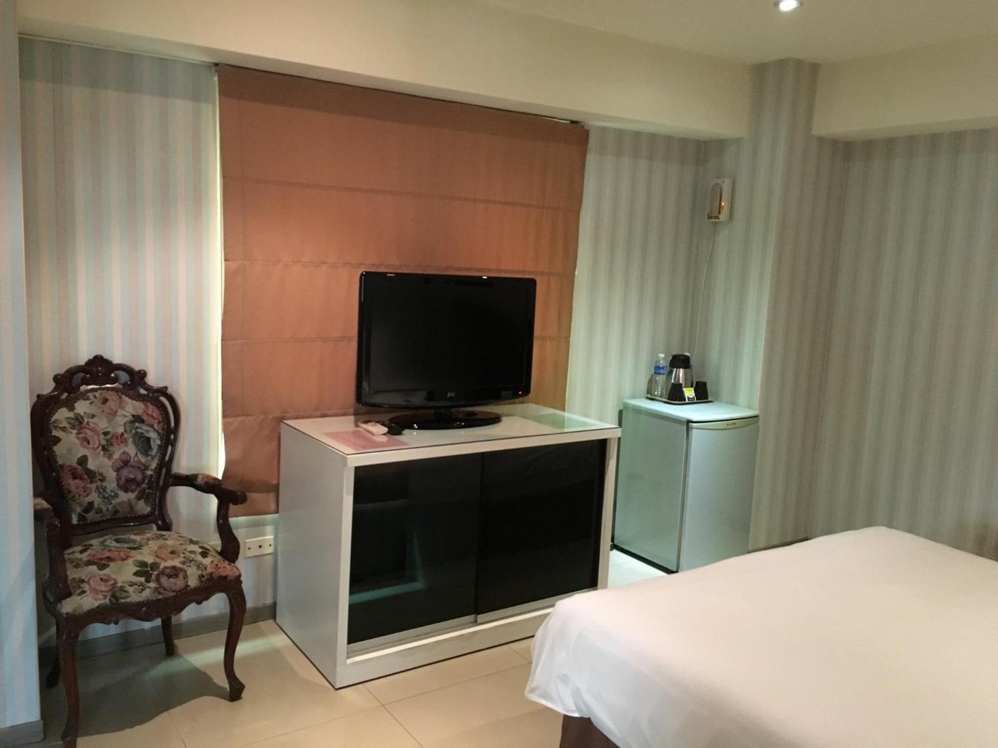 Deluxe Double Room - Photo 9