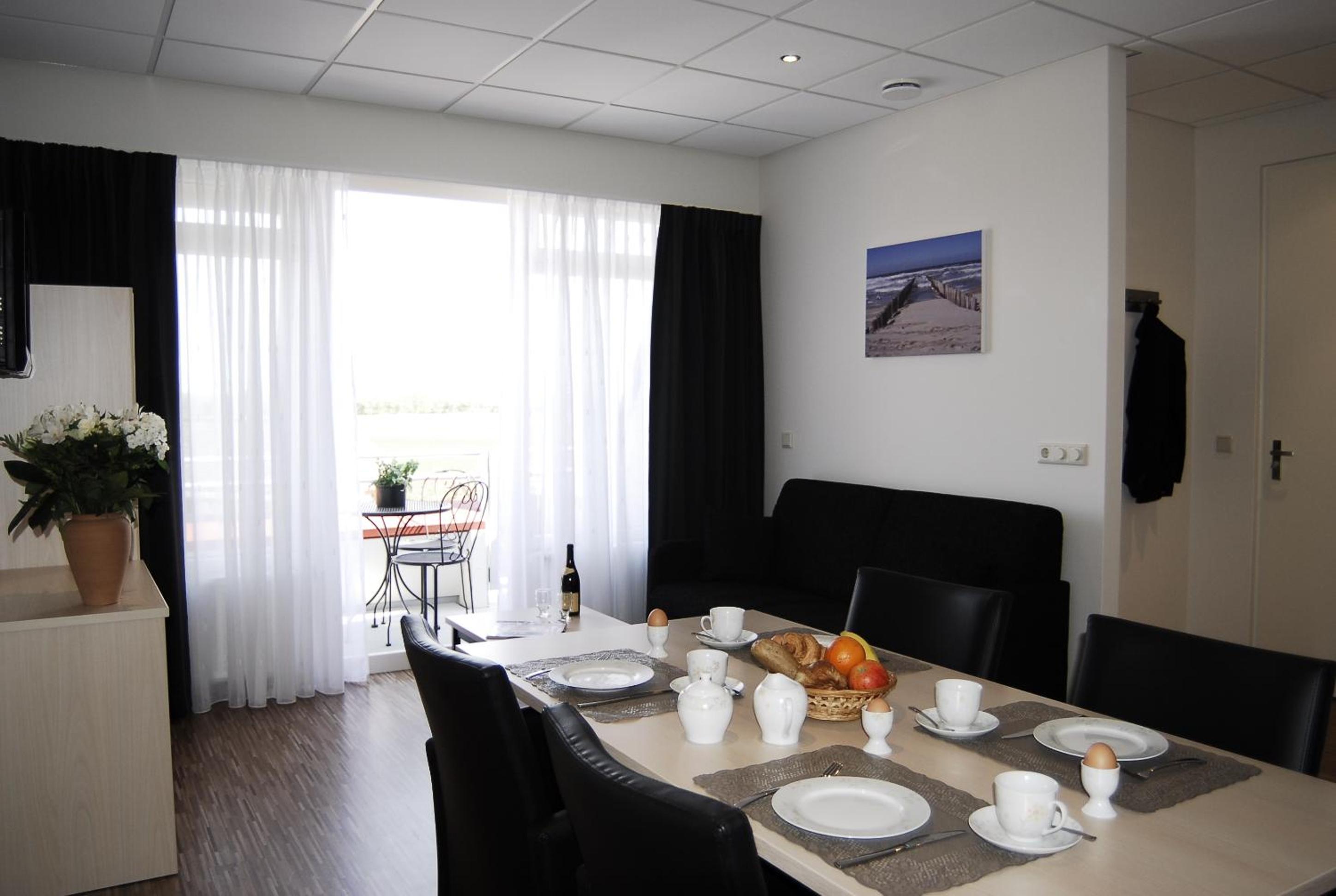 Two-Bedroom Deluxe Apartment with Balcony