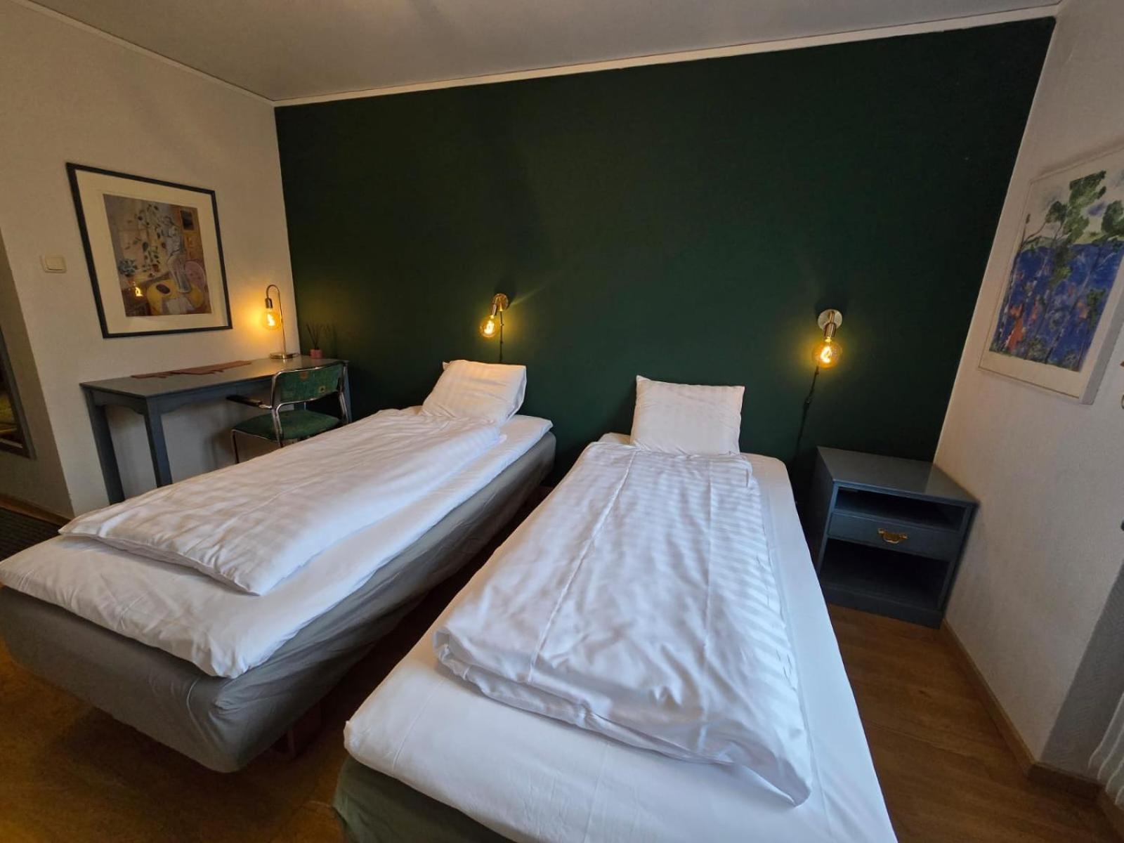 Standard Twin Room - Photo 2