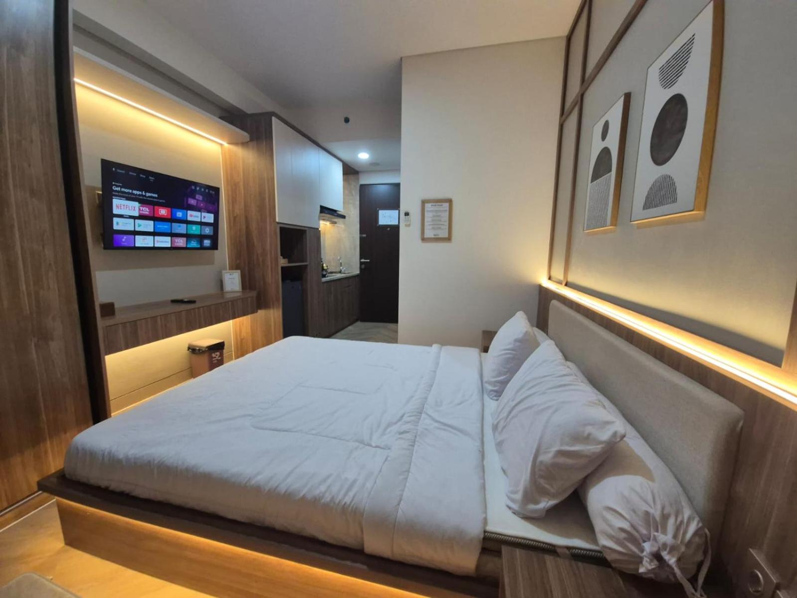 Studio Apartment with Balcony photo 3