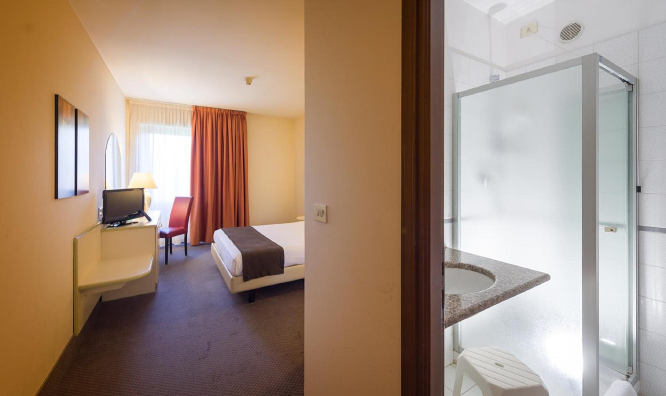Basic Double Room photo 3