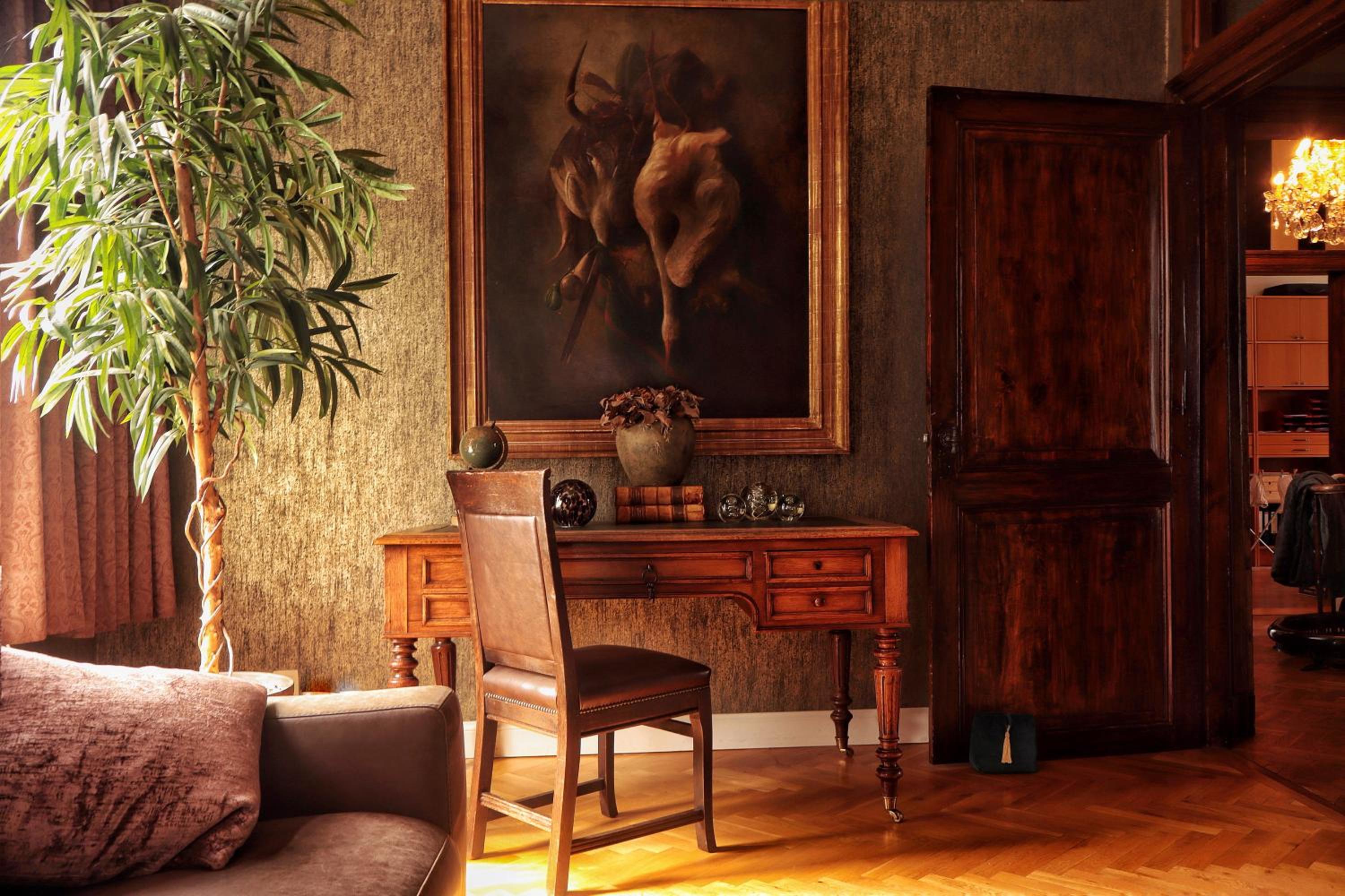 Deluxe King Suite photo 2