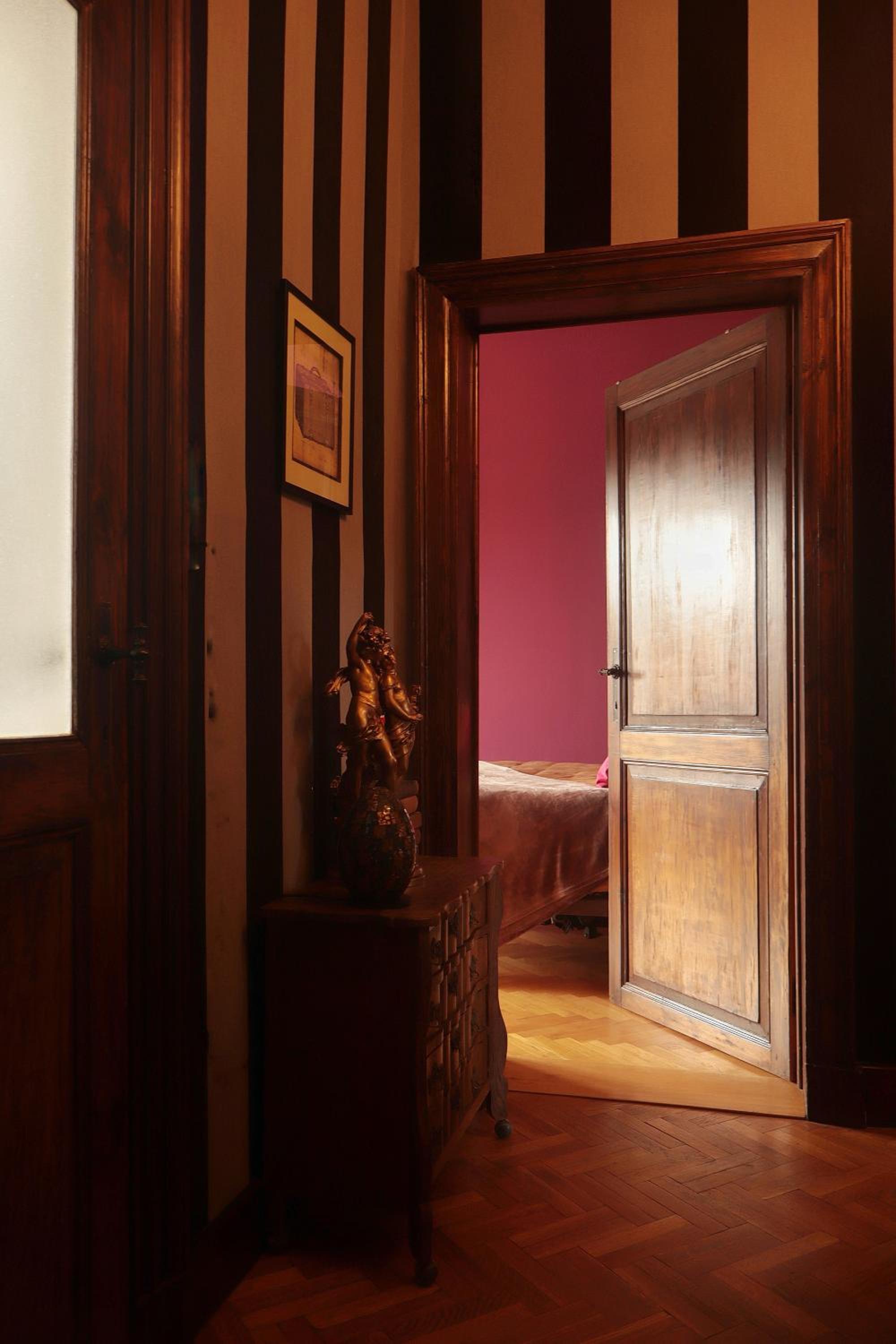 Deluxe King Suite photo 3
