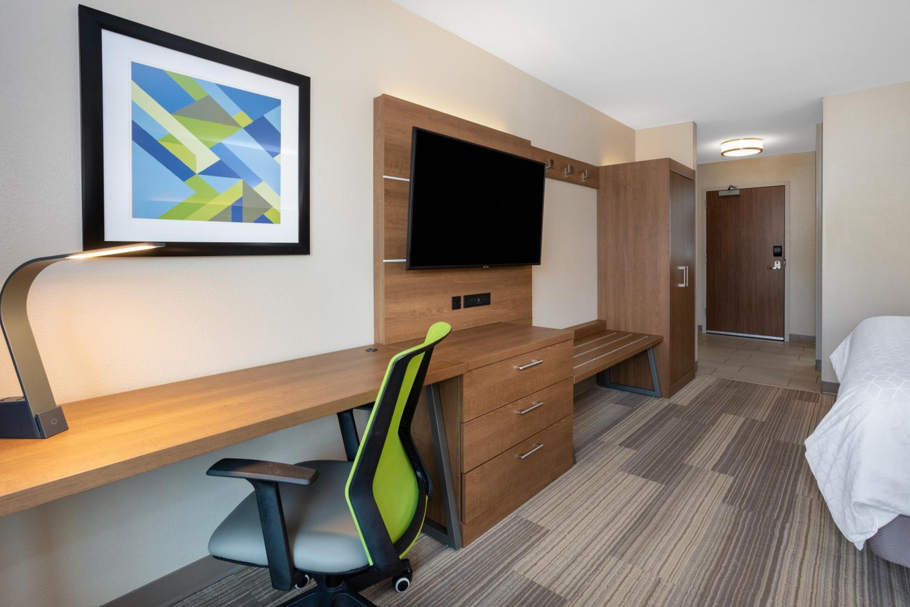 Standard King Room with Mobility Accessible Roll-In Shower - Photo 1