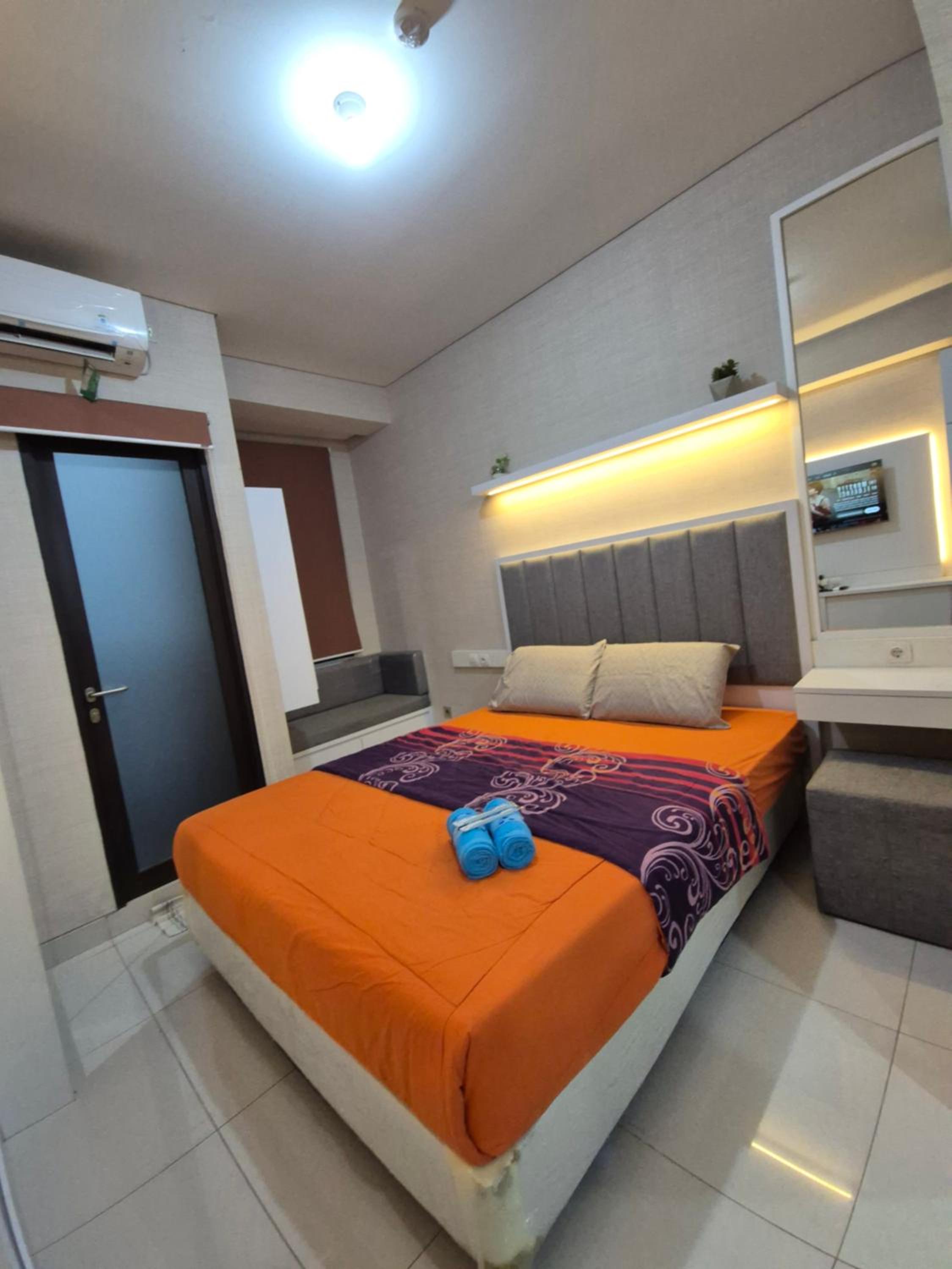 Studio Apartment with Balcony photo 2
