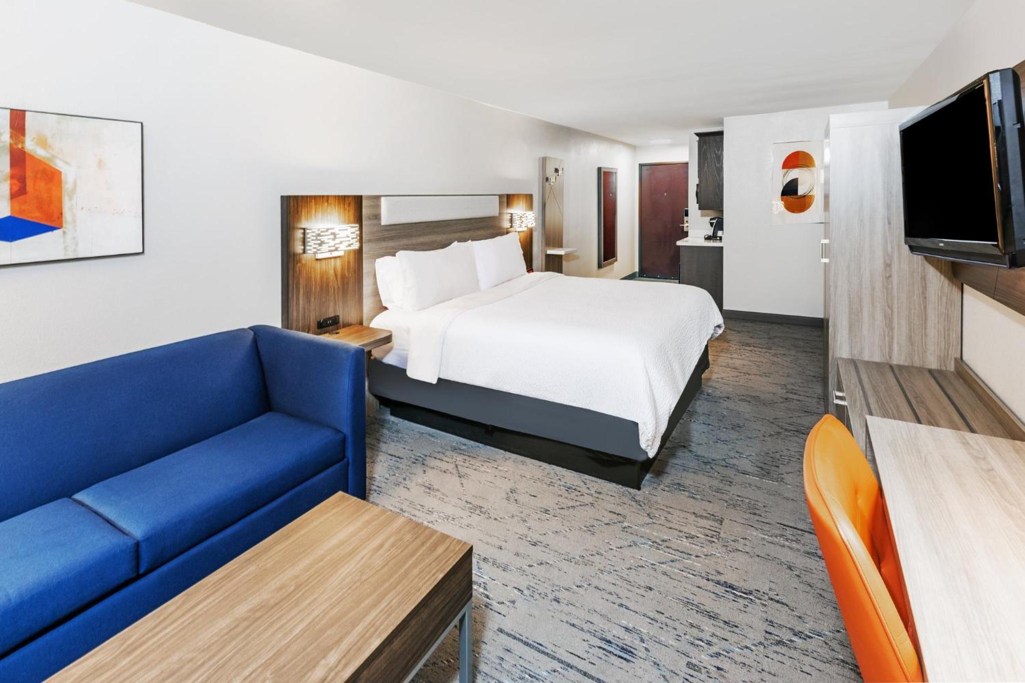 King Suite with Sofa Bed - Photo 3