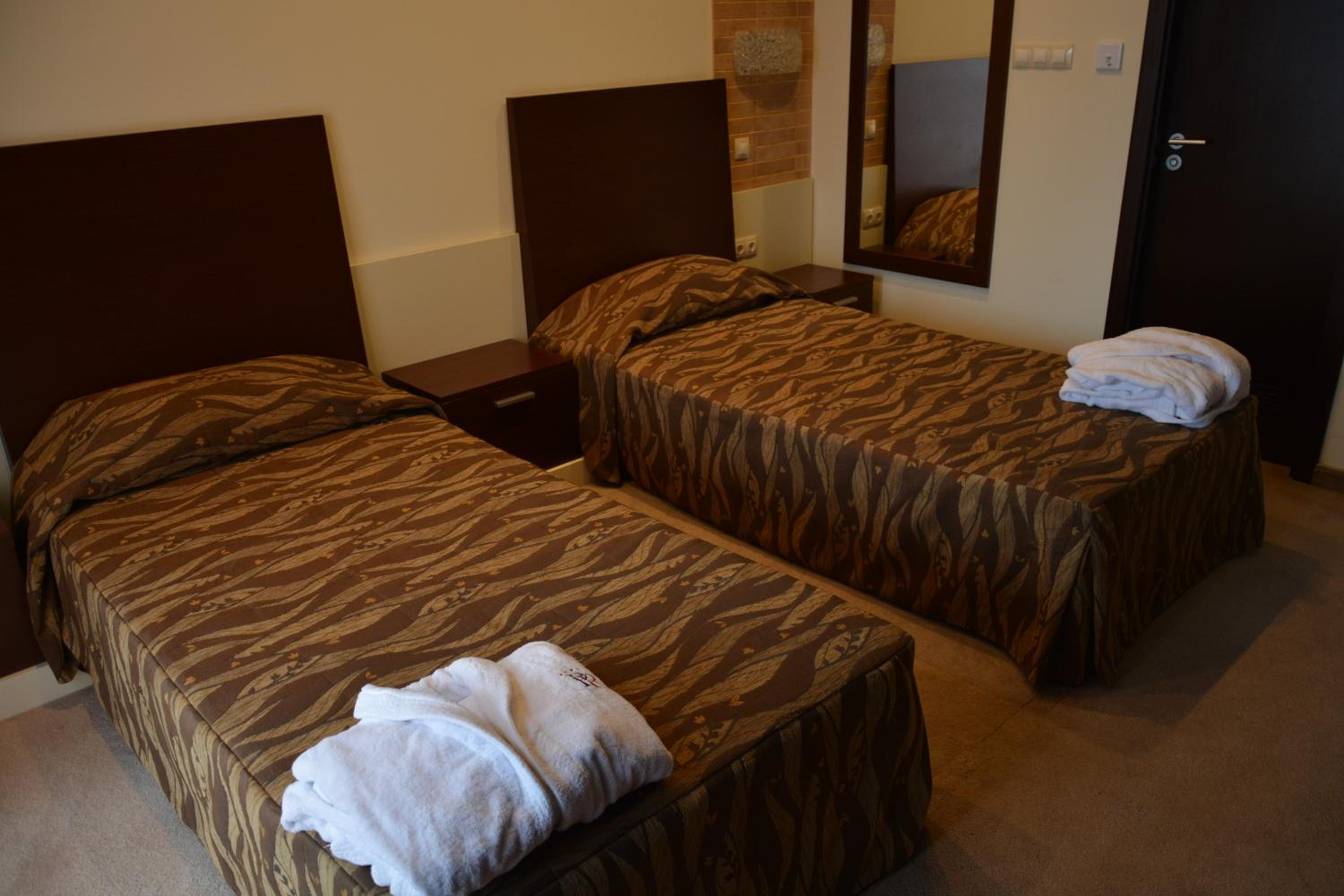 Two-Bedroom Apartment with Spa Bath - Photo 11