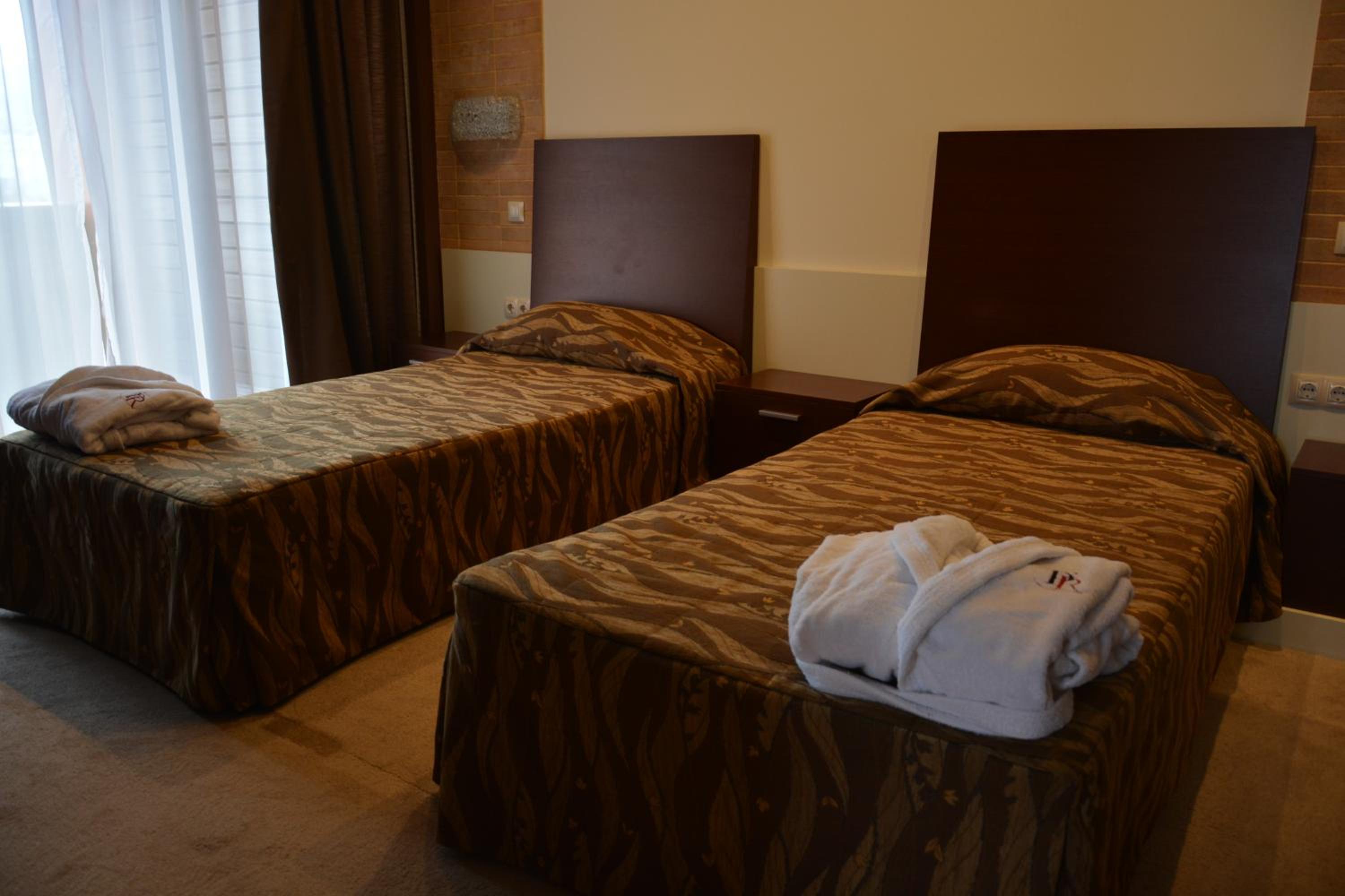 Two-Bedroom Apartment with Spa Bath - Photo 8