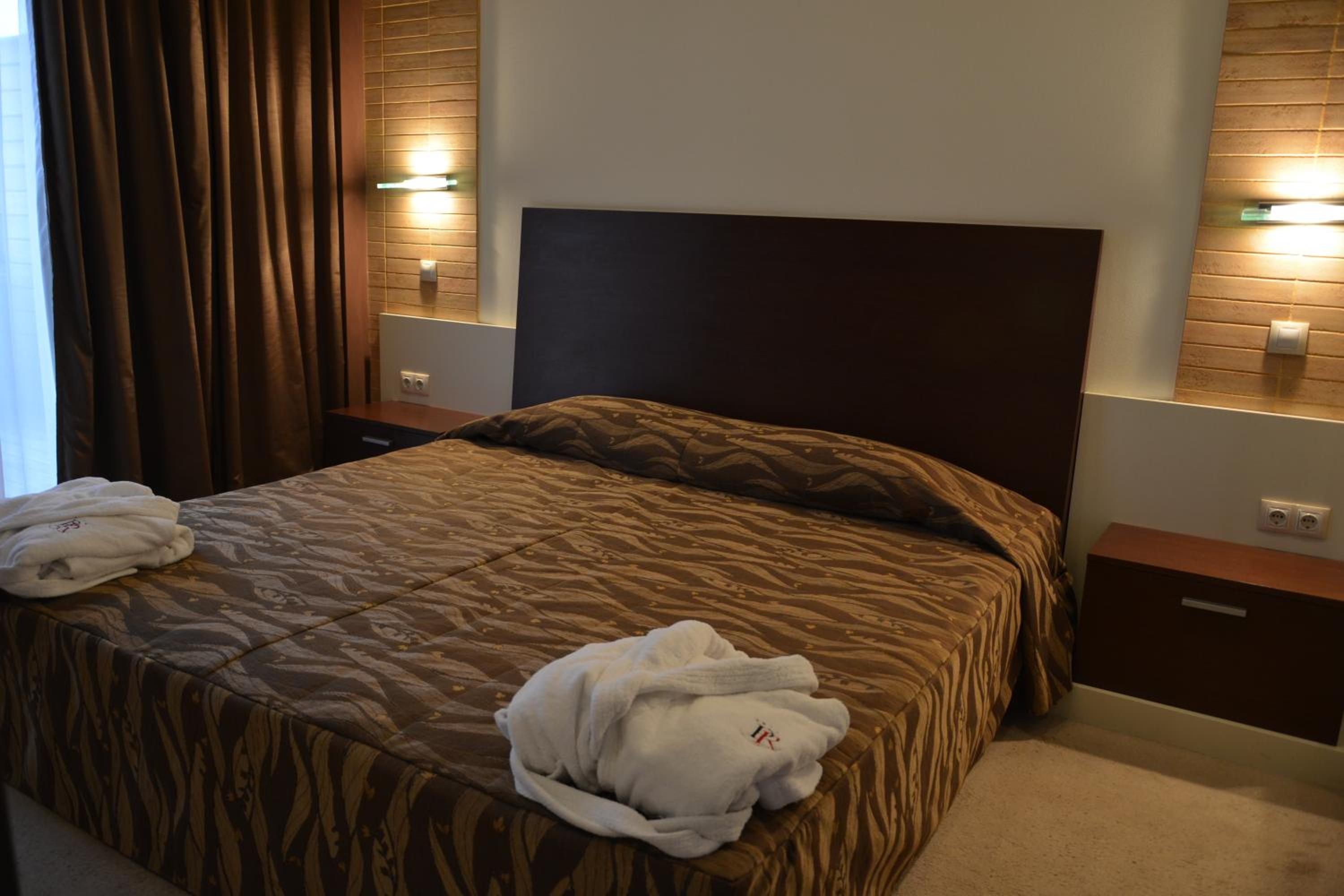 One-Bedroom Apartment with Terrace - Photo 3