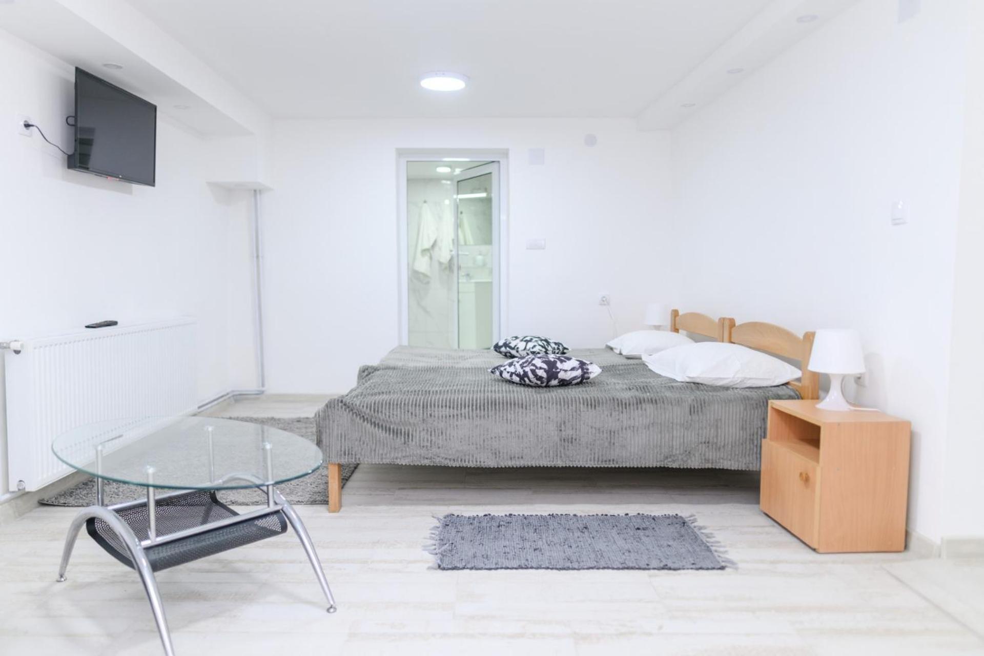 One-Bedroom Apartment with Garden photo 1
