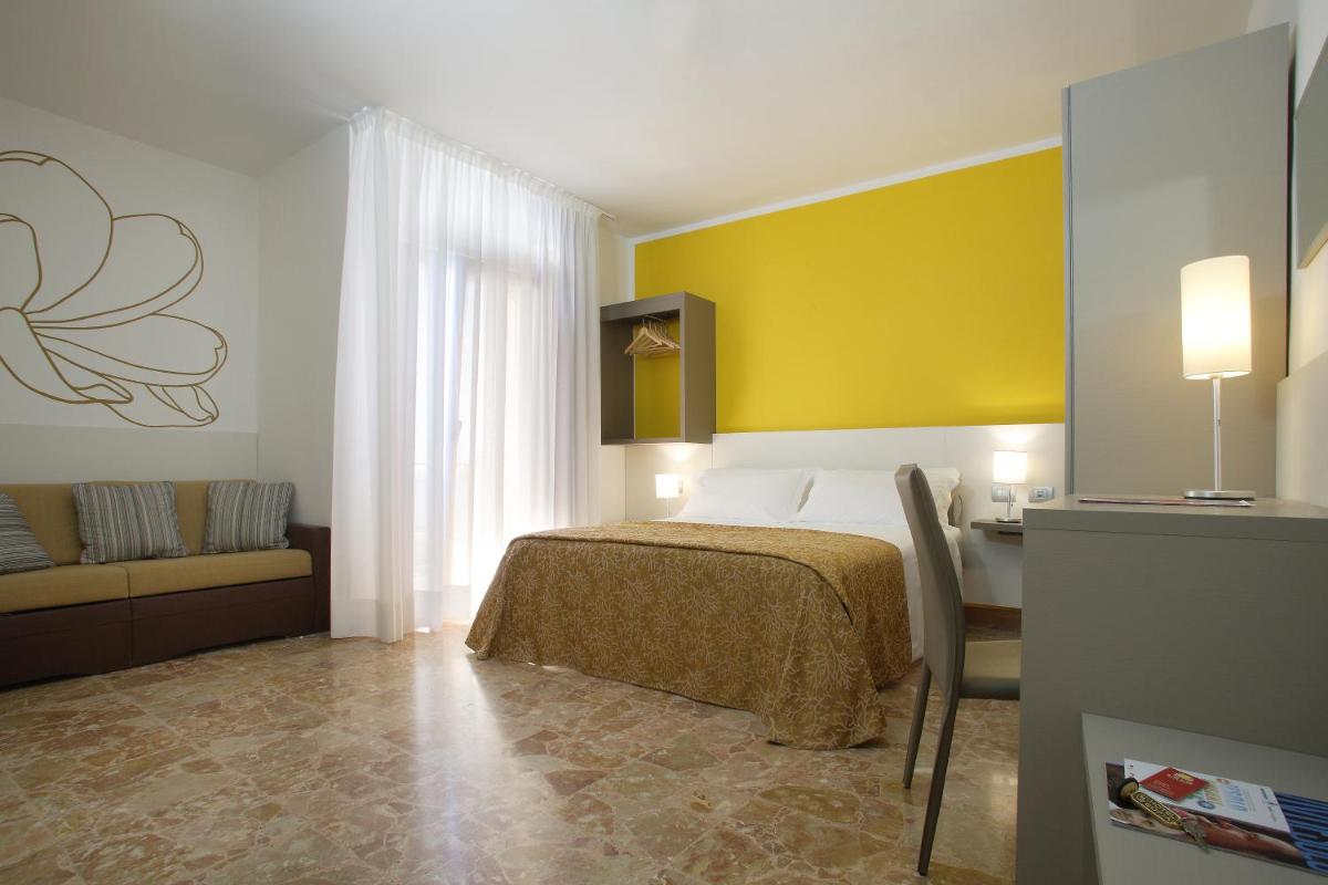 Quadruple Room with Sea View