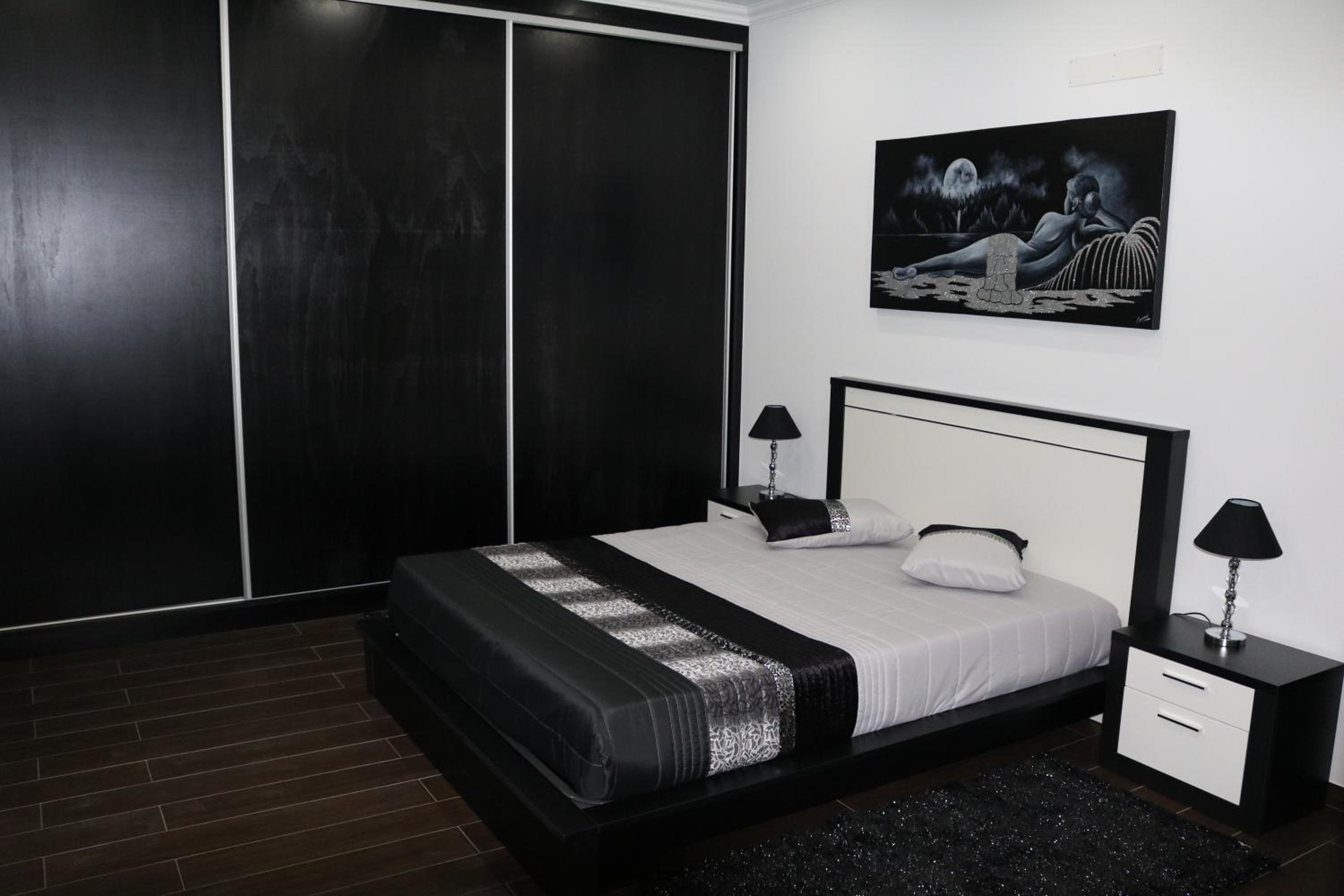 Three-Bedroom House - Photo 2