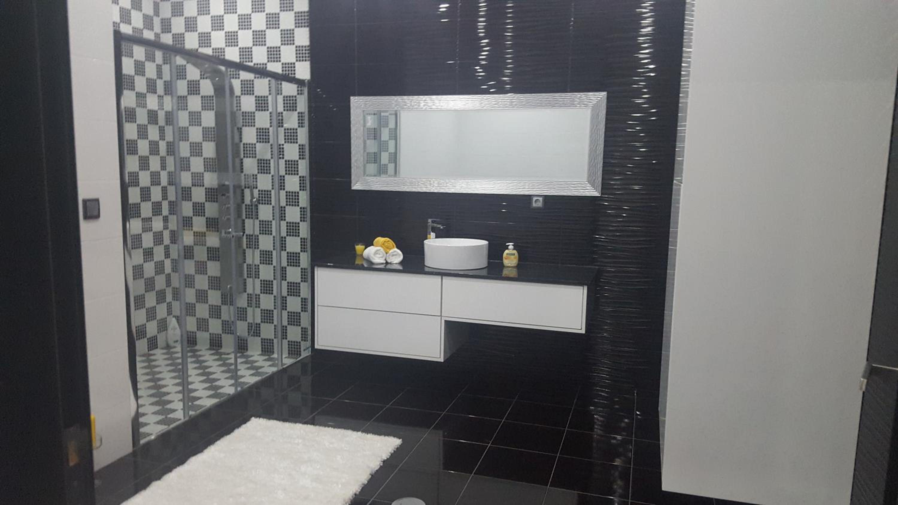 Three-Bedroom House - Photo 14