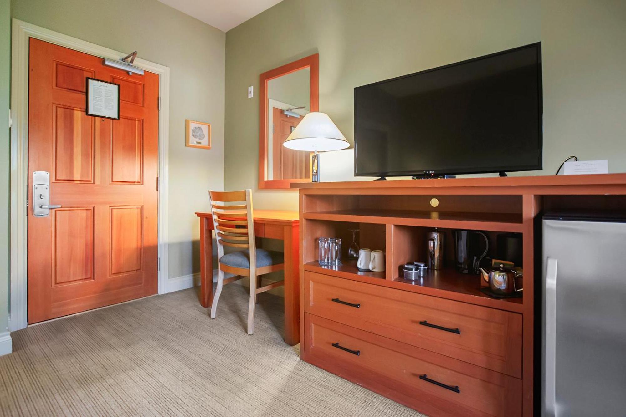 Standard Double Room with Two Double Beds photo 2