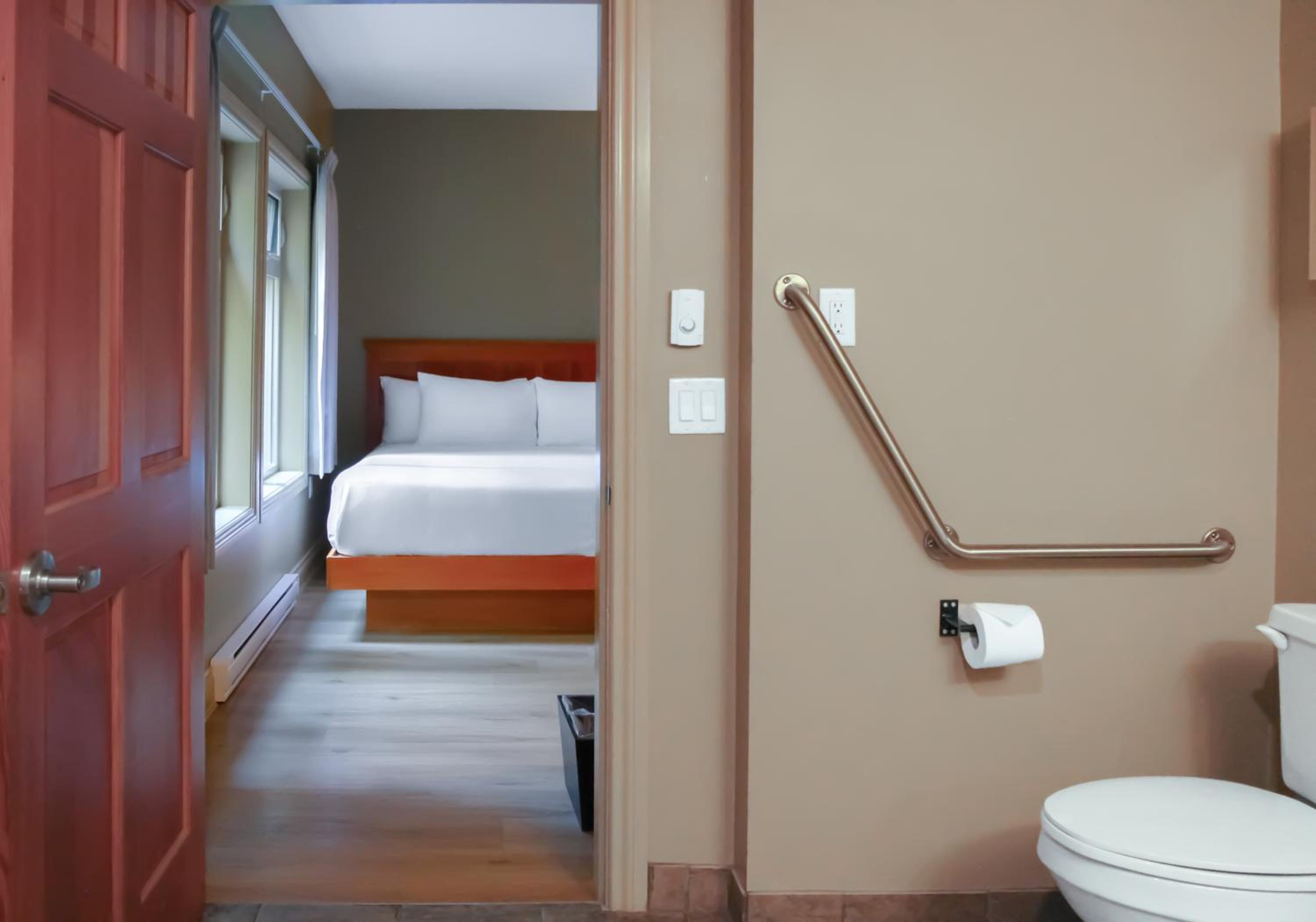 King Room - Disability Access photo 2
