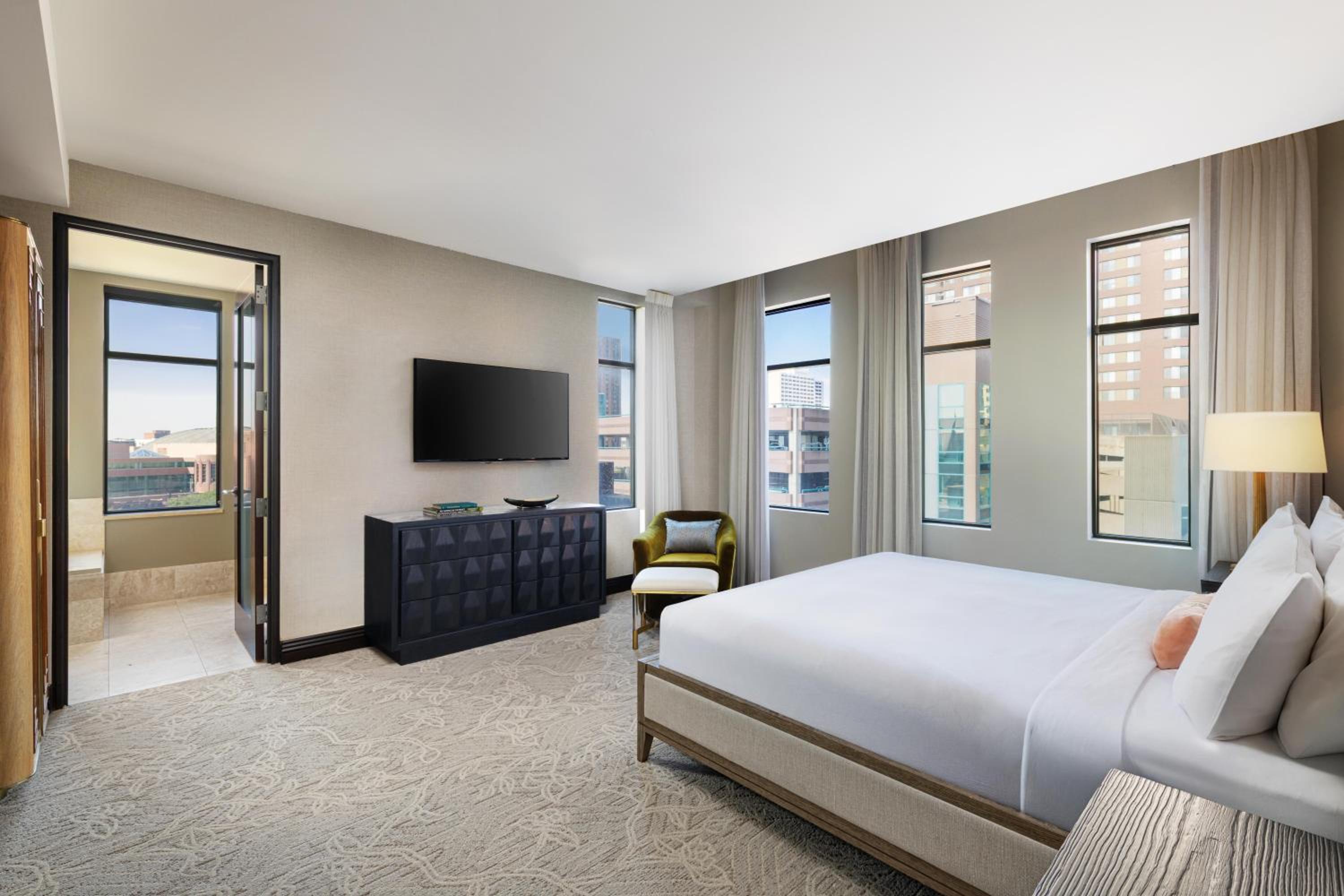 Deluxe Suite - Photo 1