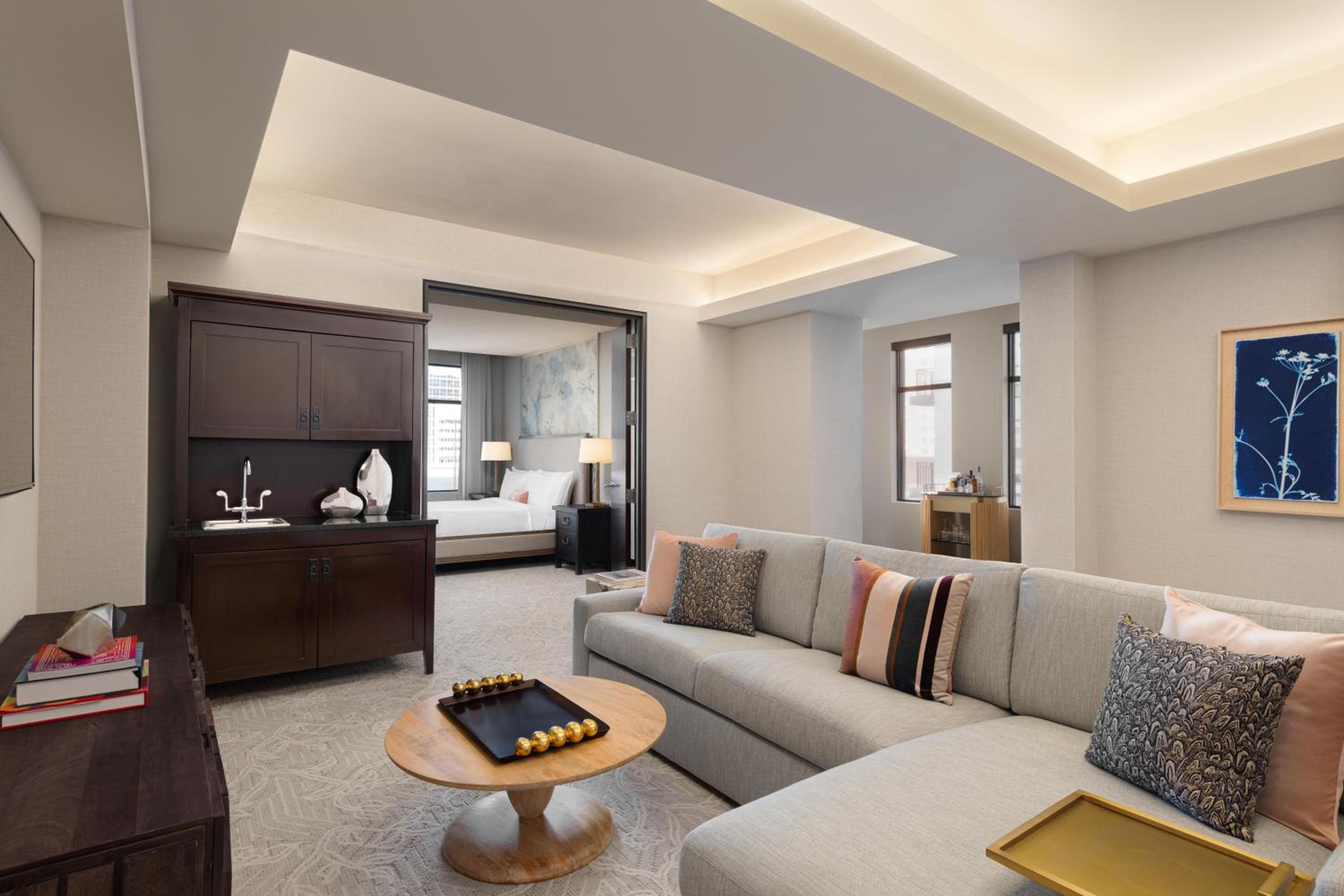 Deluxe Suite - Photo 6