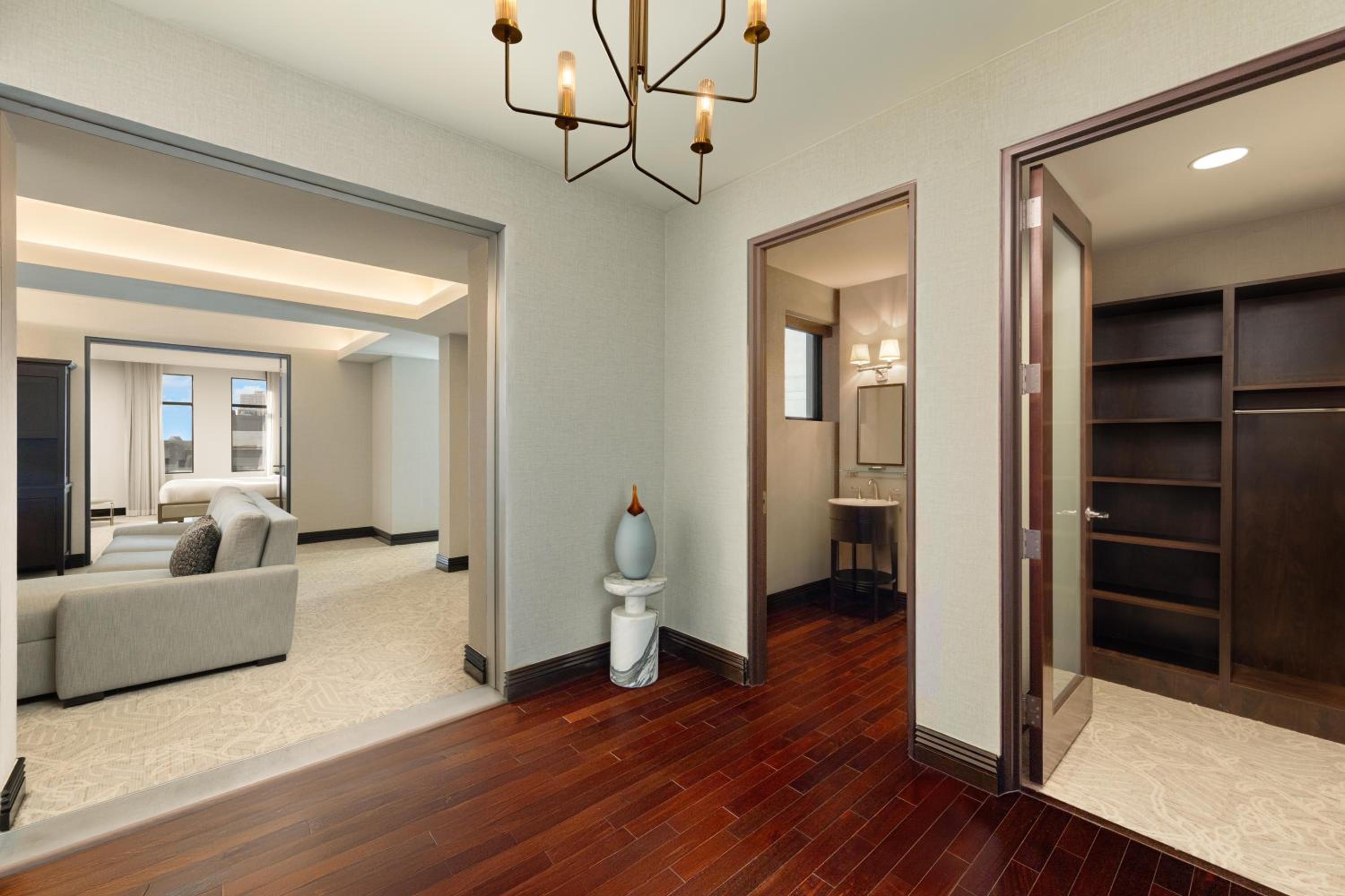 Deluxe Suite - Photo 7