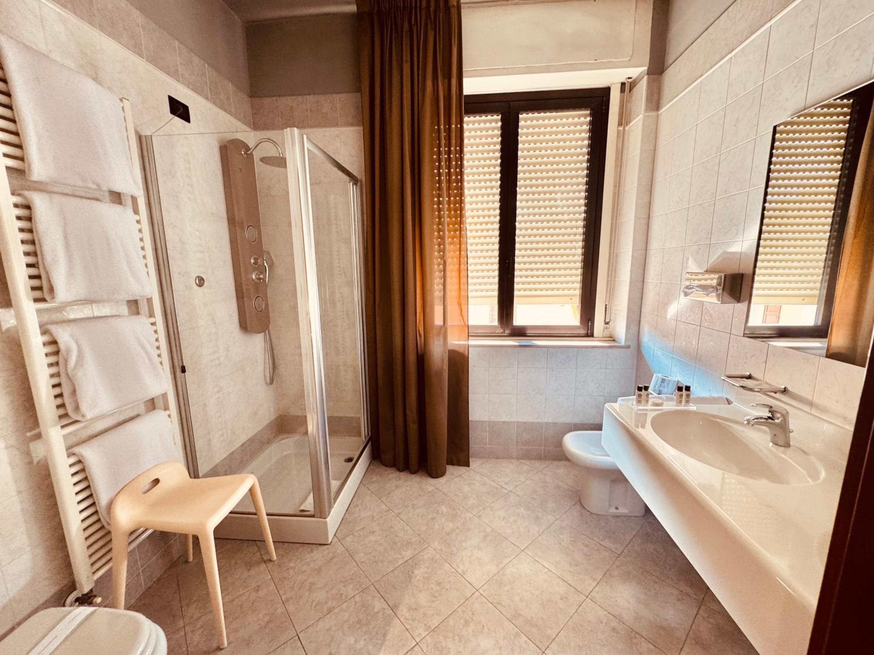 Family Room with Private Bathroom photo 3