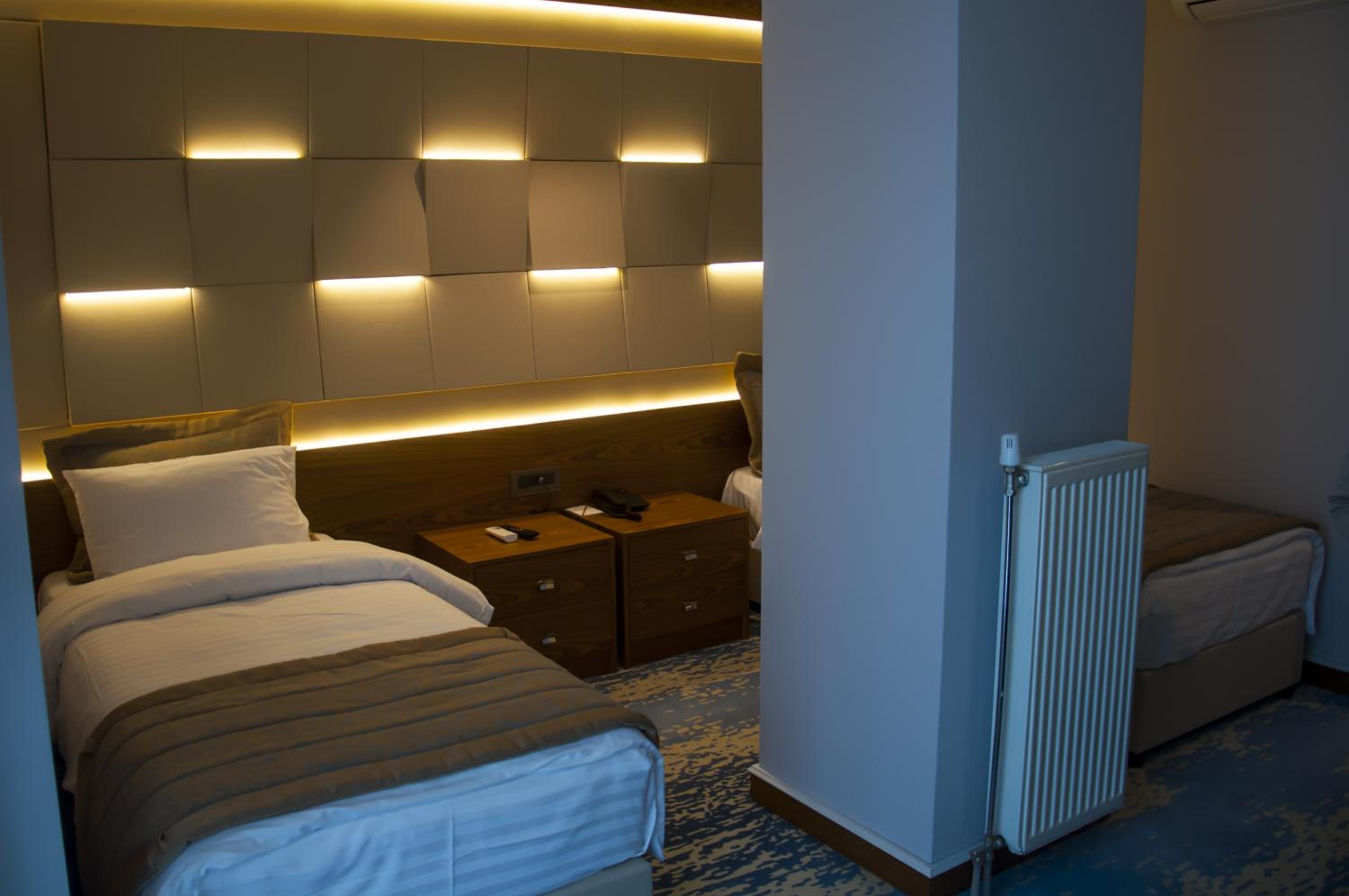 Double Room with Side Sea View - Photo 2