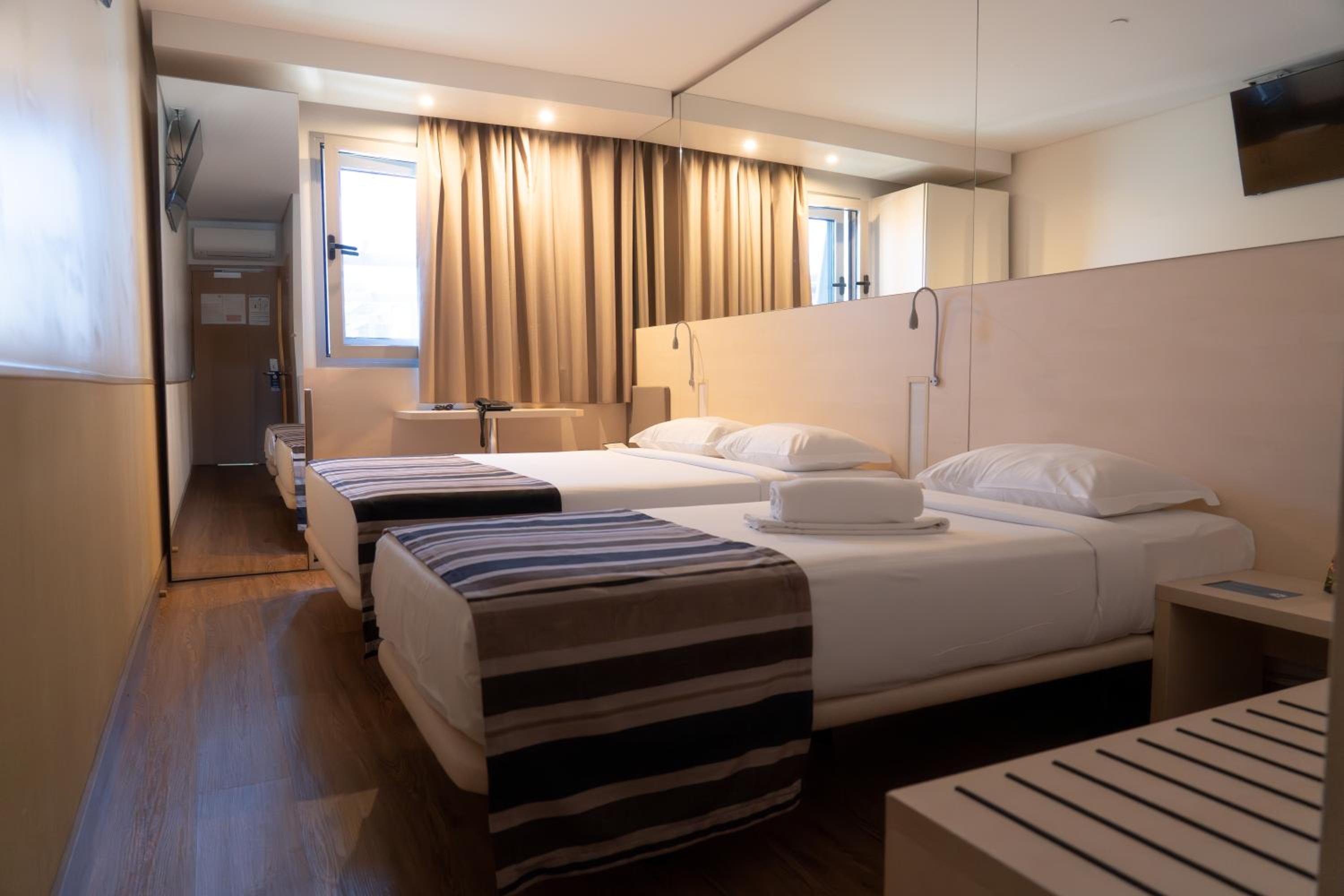 Superior Twin Room - Photo 7