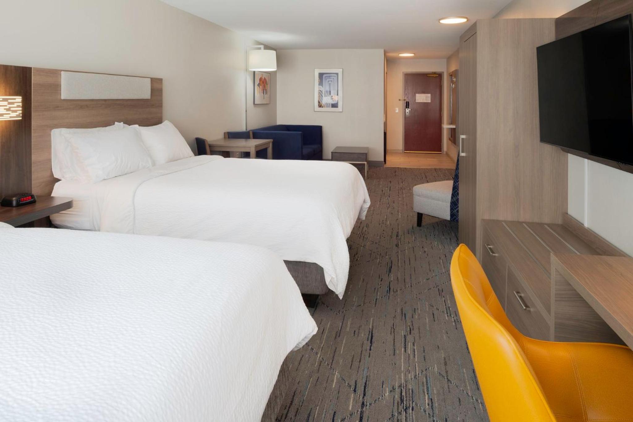 Queen Suite with Two Queen Beds - Photo 1