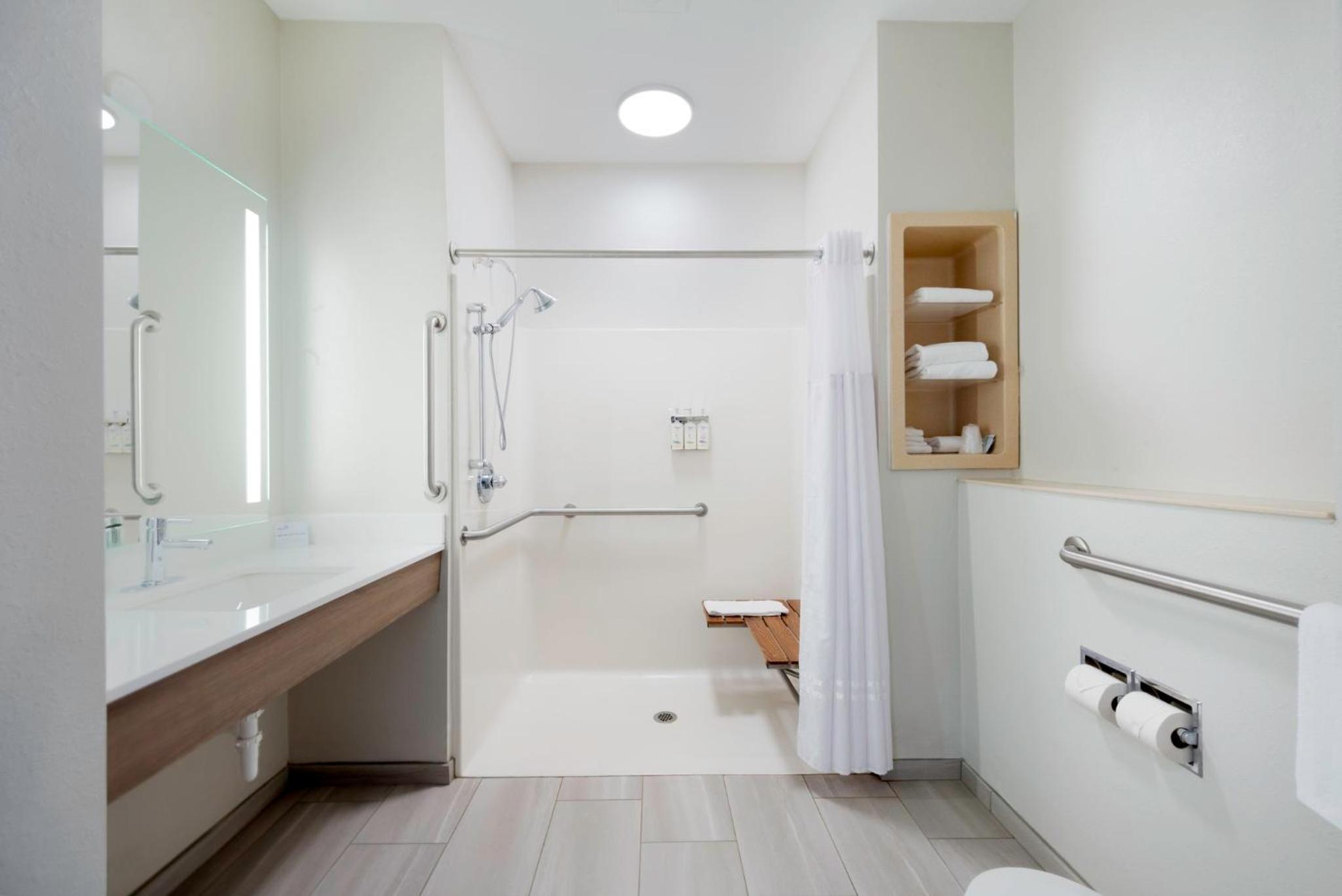 King Room - Mobility Access/Hearing Accessible photo 2