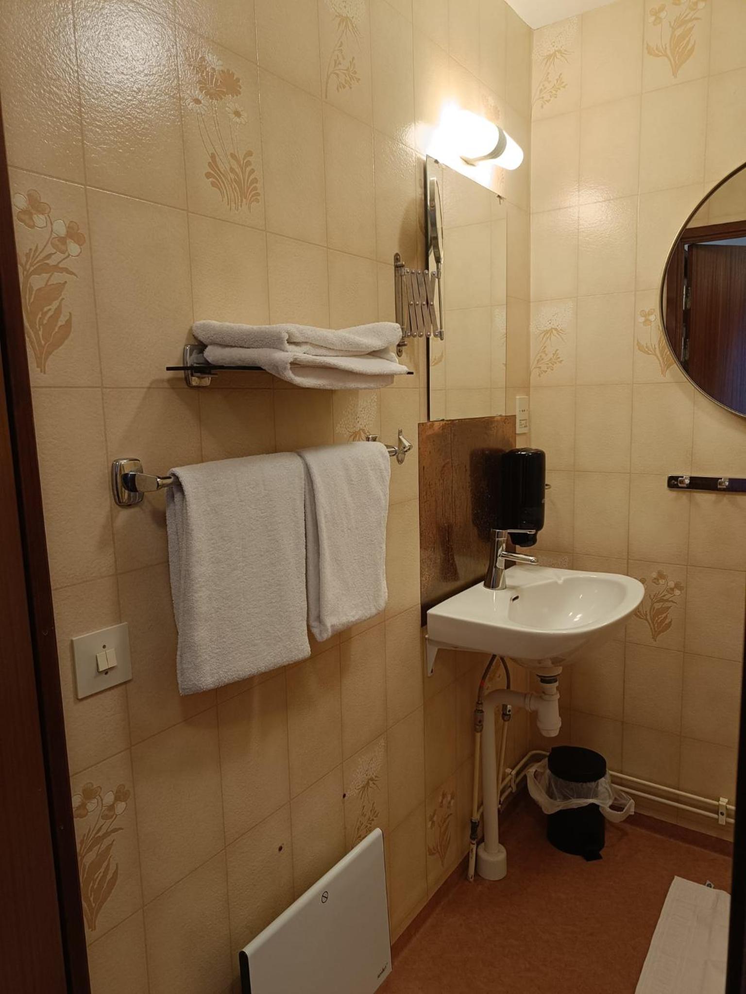 Double Room - Photo 5