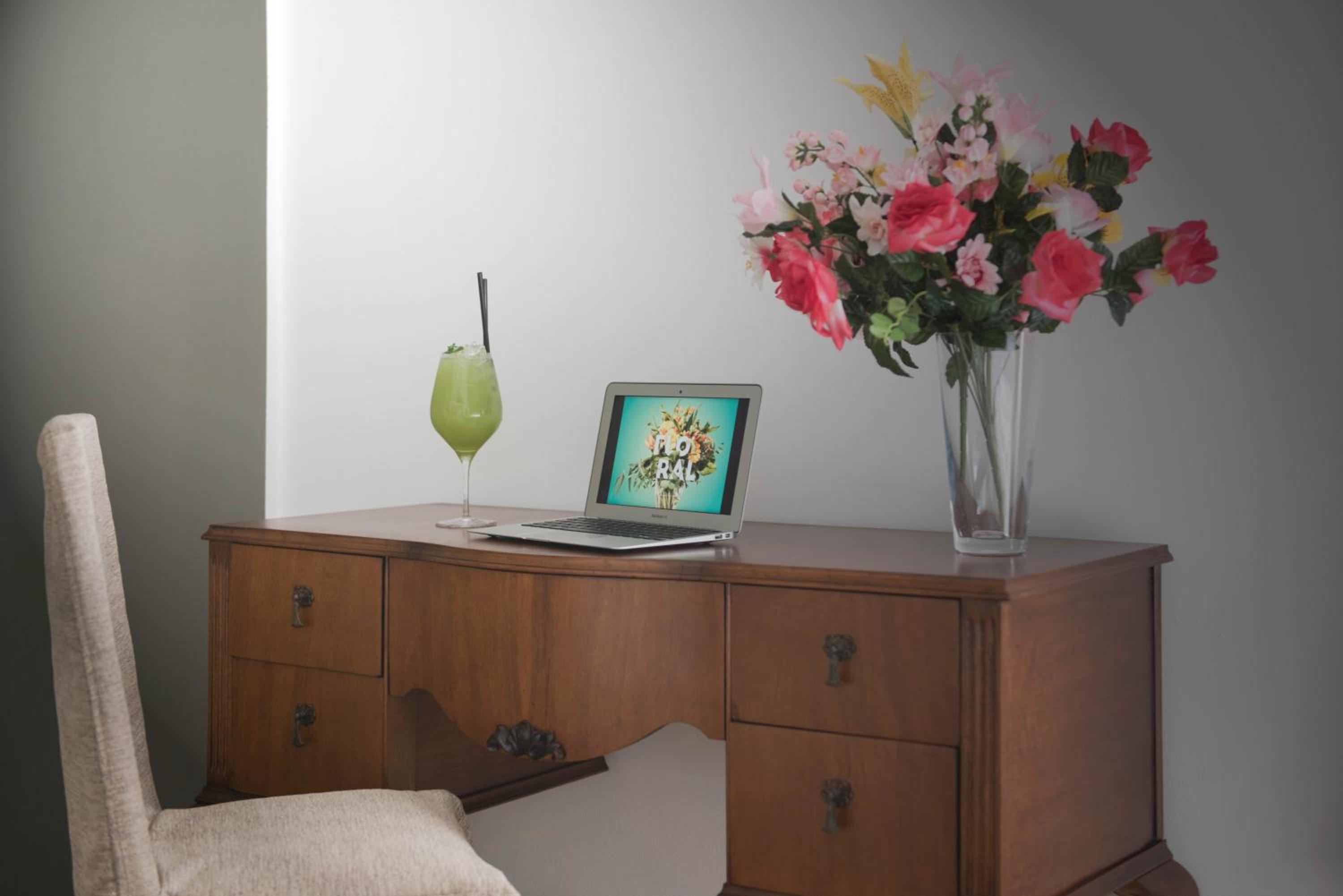 Deluxe Suite with Spa Bath photo 2