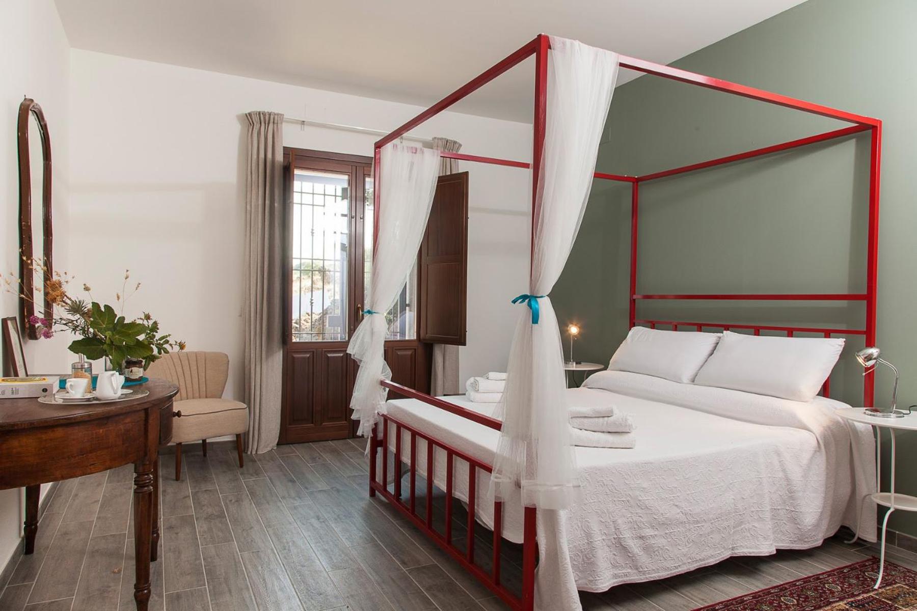 One-Bedroom Apartment - Photo 3
