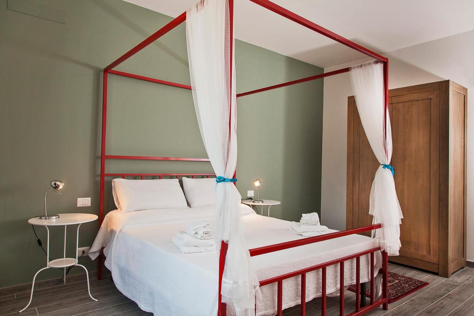 One-Bedroom Apartment - Photo 1
