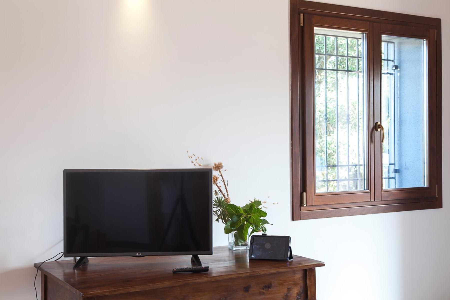 One-Bedroom Apartment - Photo 10