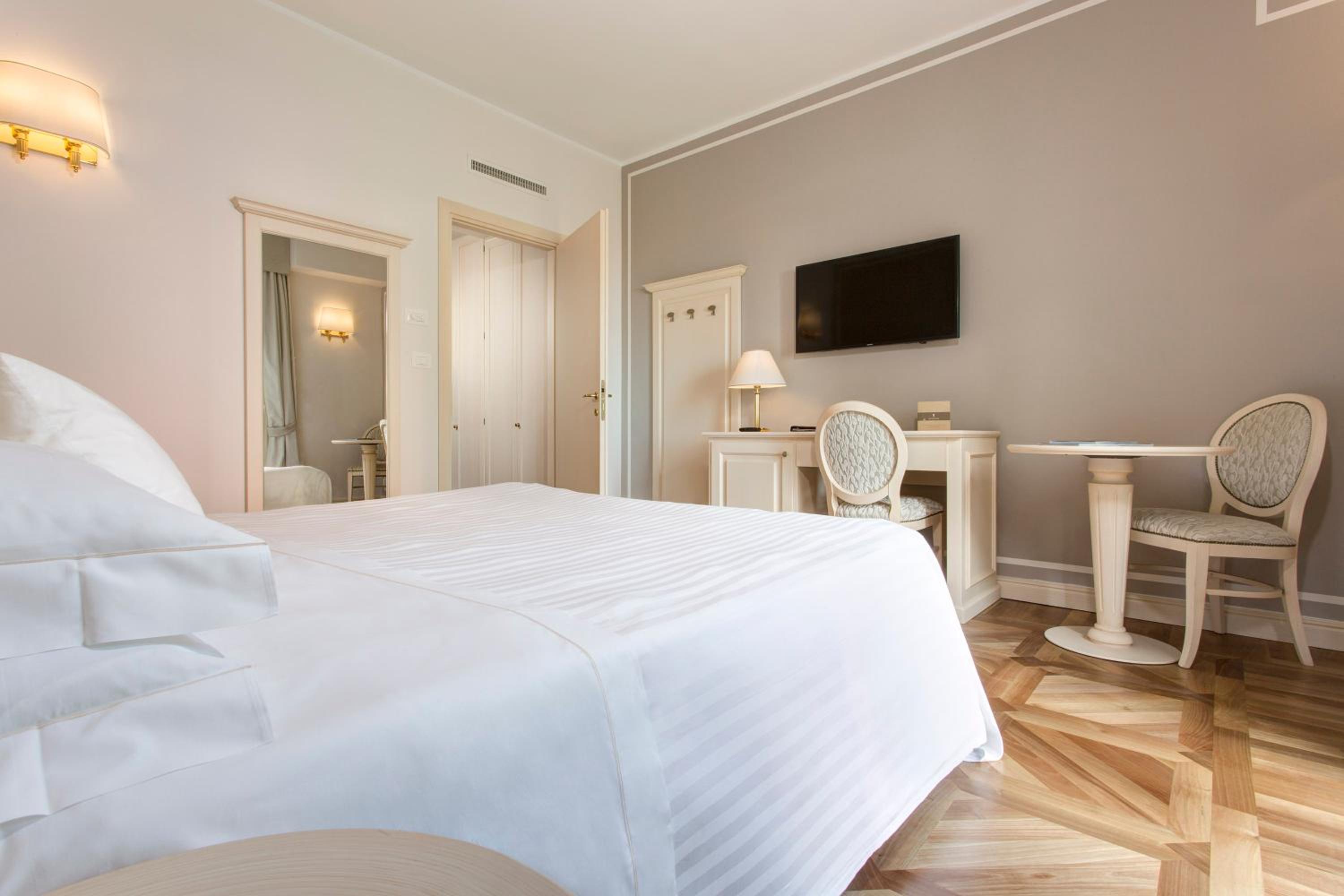 Classic Double Room - Photo 3