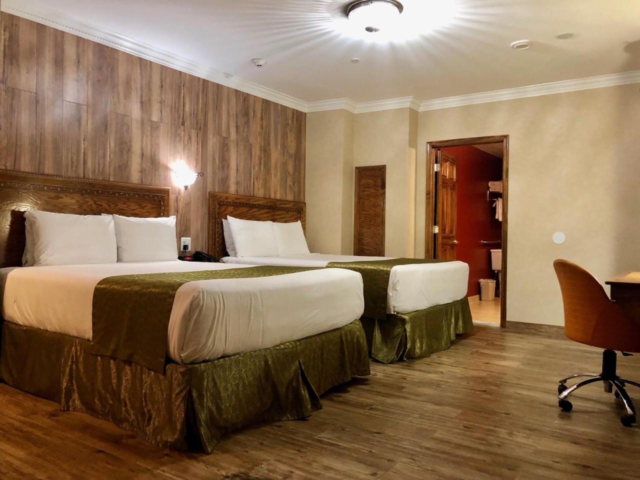 Deluxe Queen Room with Two Queen Beds