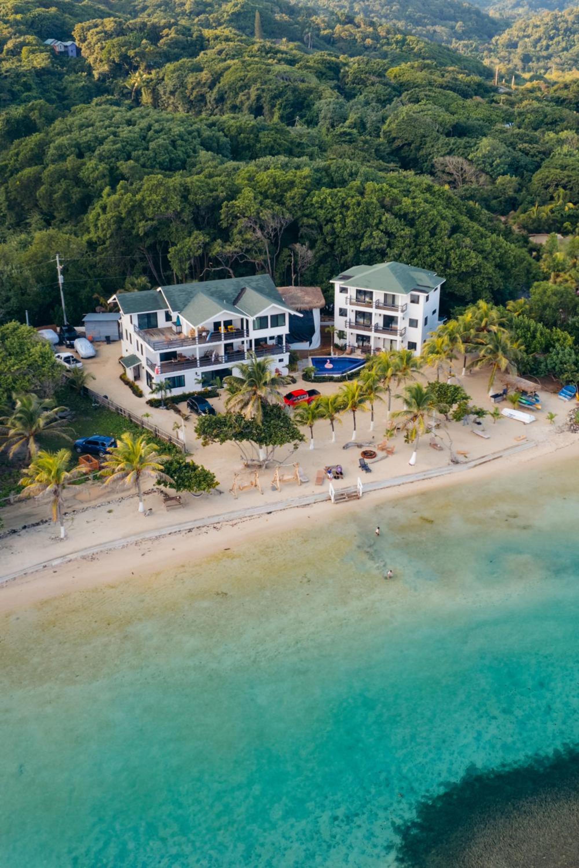Deluxe One-Bedroom Apartment with Ocean View photo 2