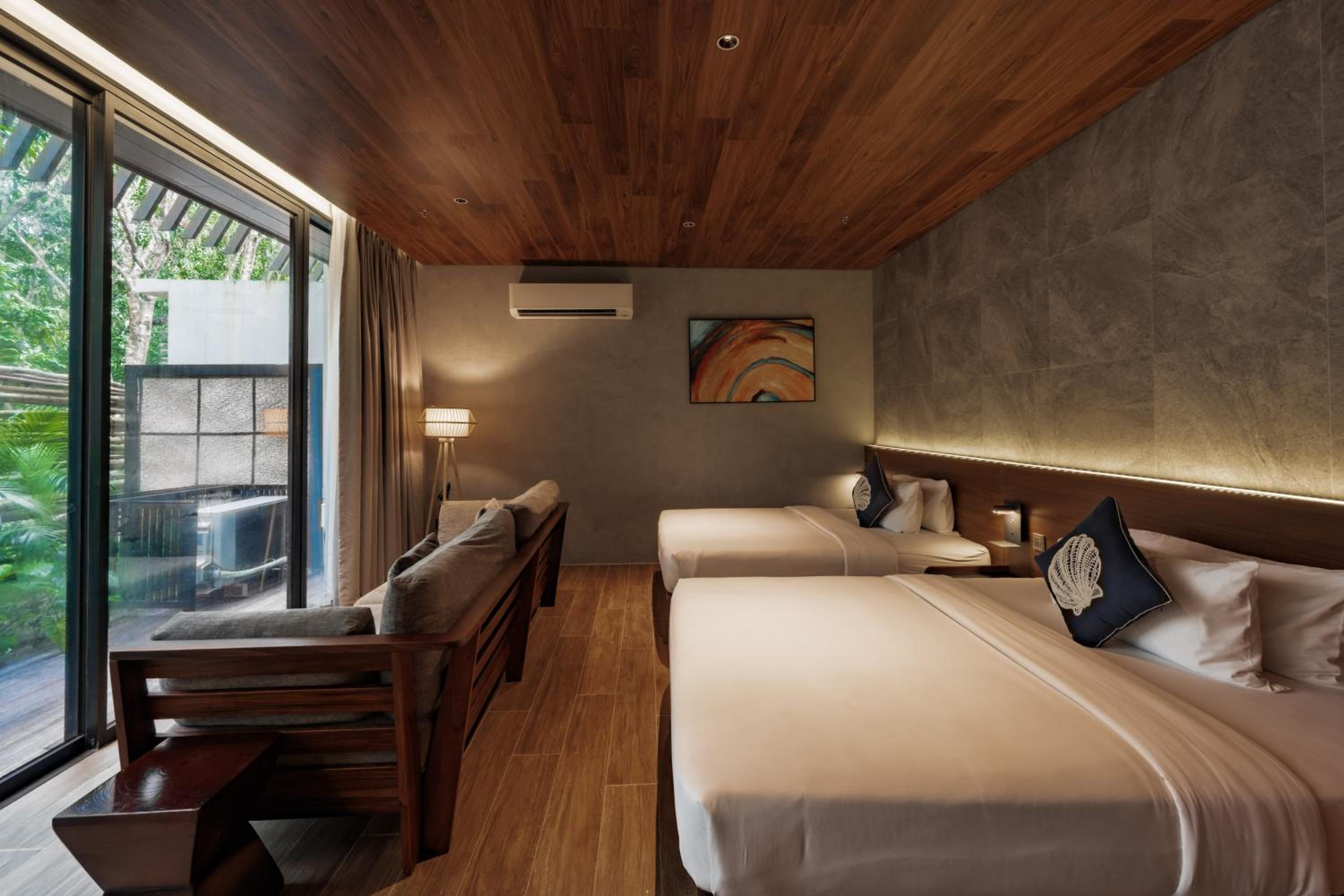 Superior Suite with Garden