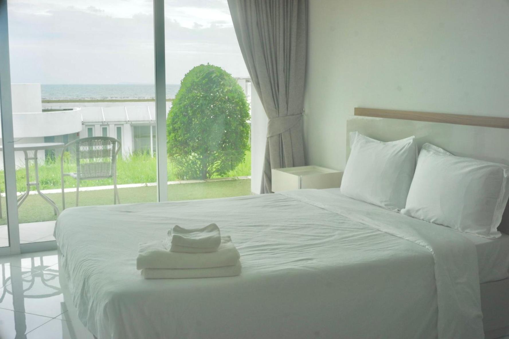 Studio Apartment with Sea View photo 1