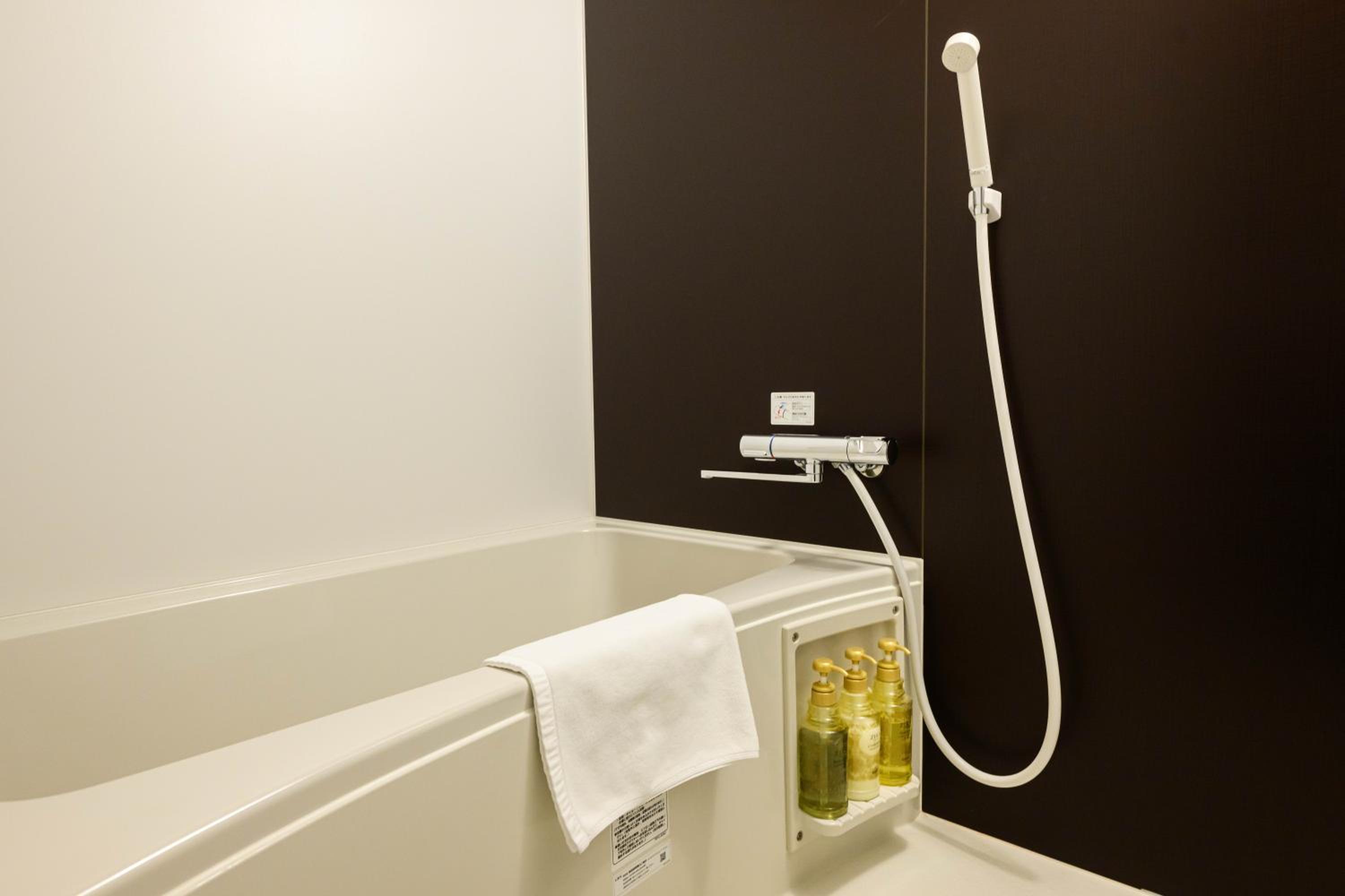 Twin Room with Bathroom photo 1