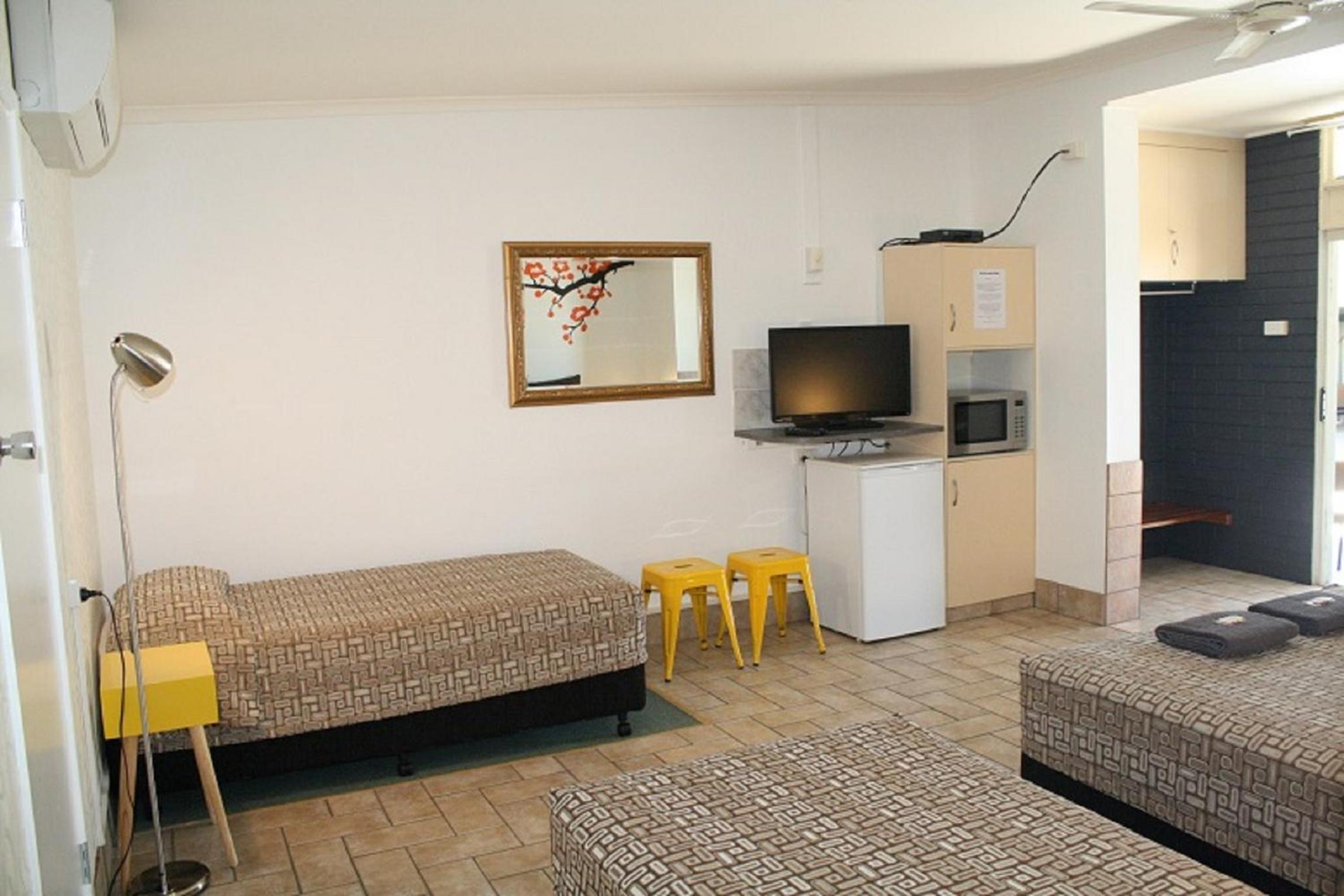Executive Six Berth photo 1