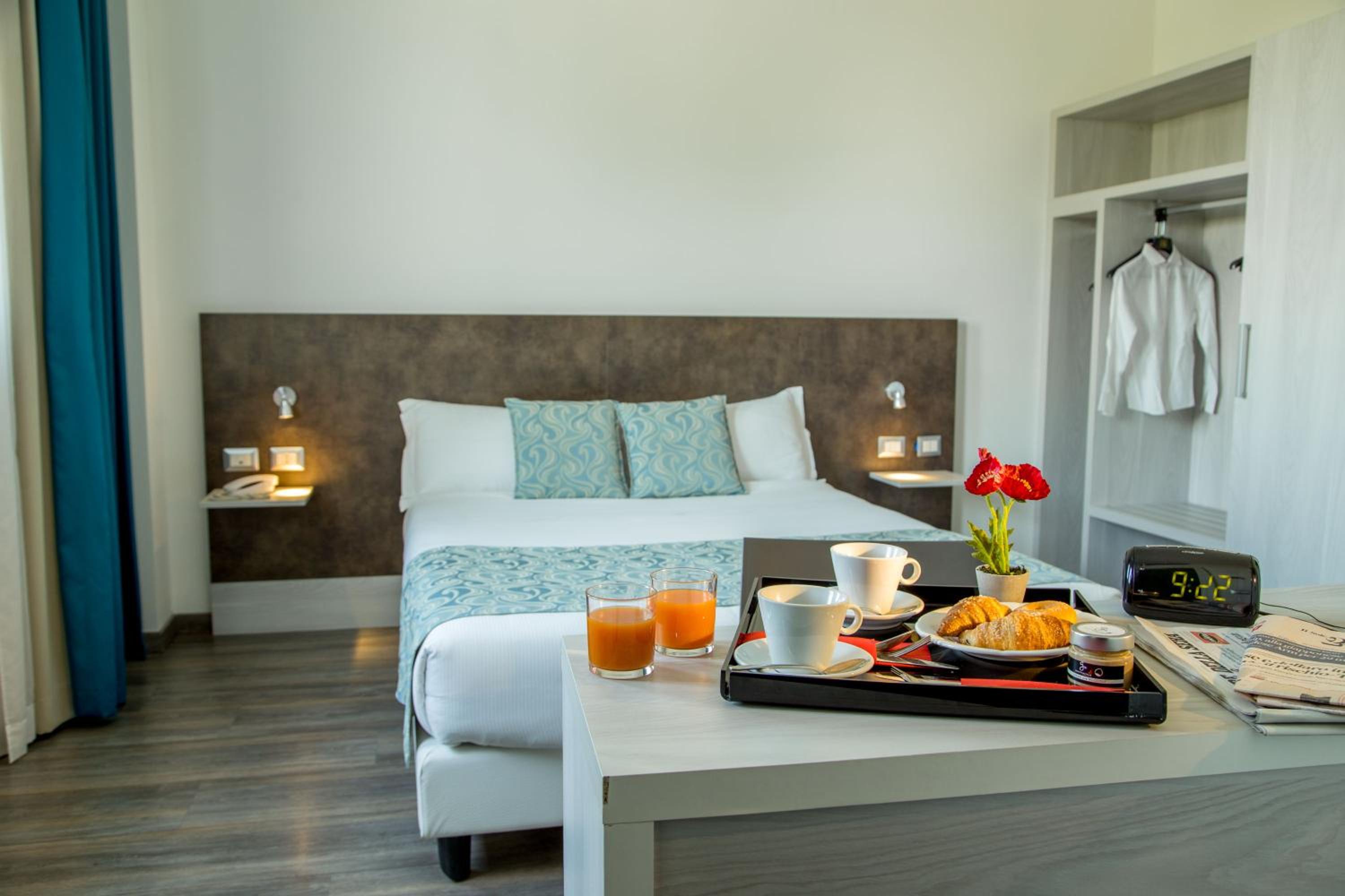 Standard Double or Twin Room photo 1