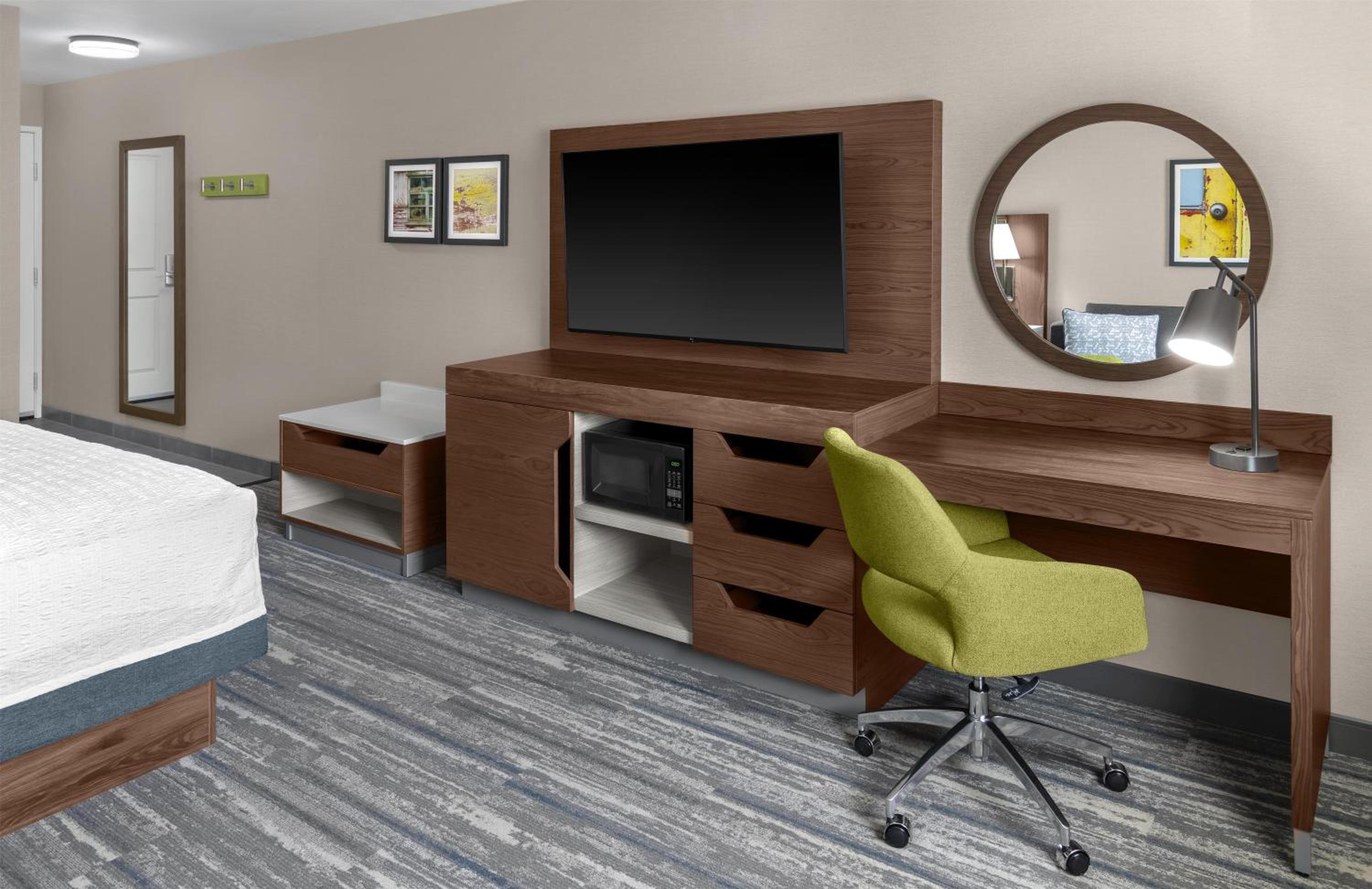 King Room with Sofa Bed - Non-Smoking - Photo 6