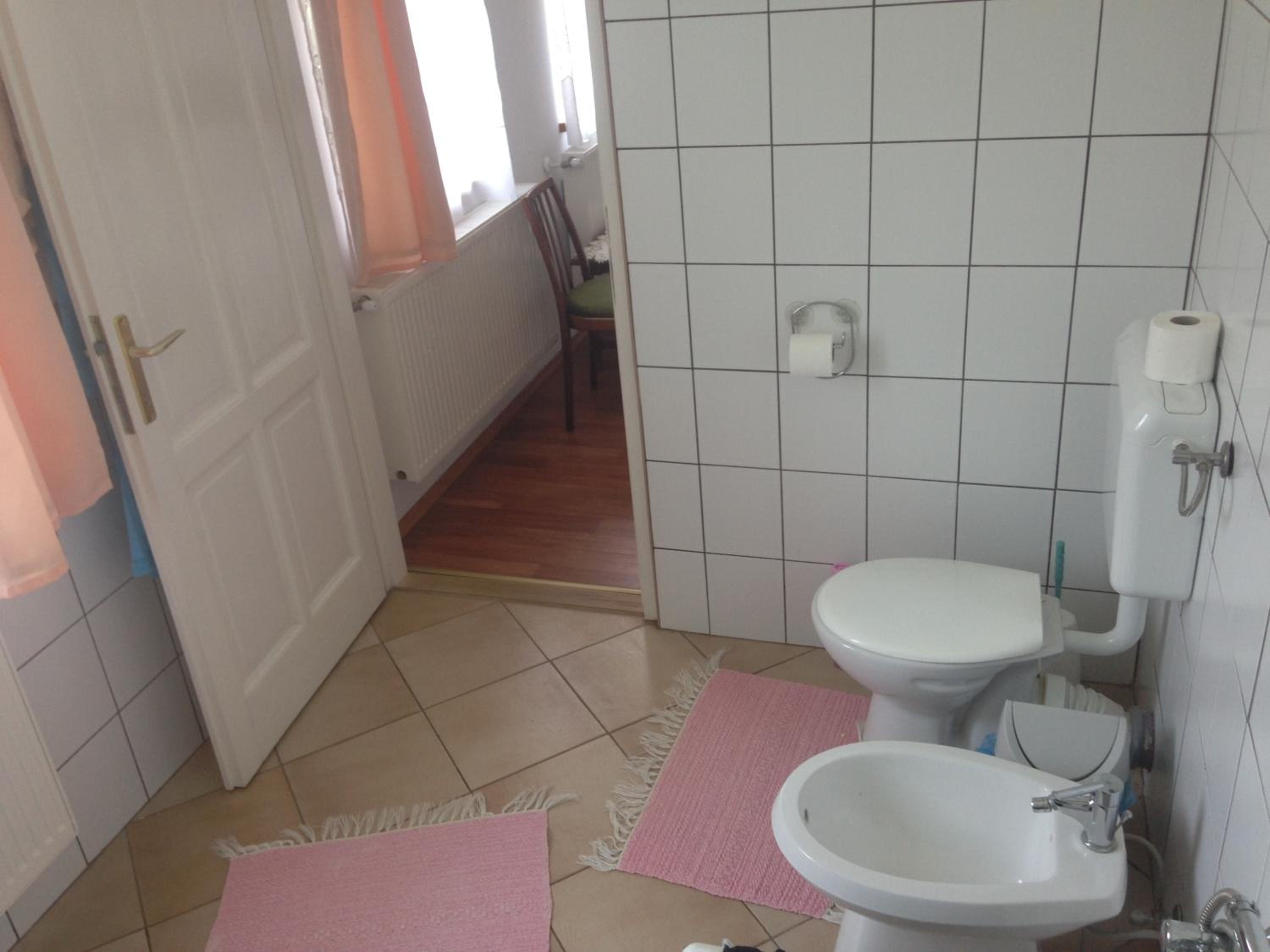 Double Room with Private Bathroom - Photo 3