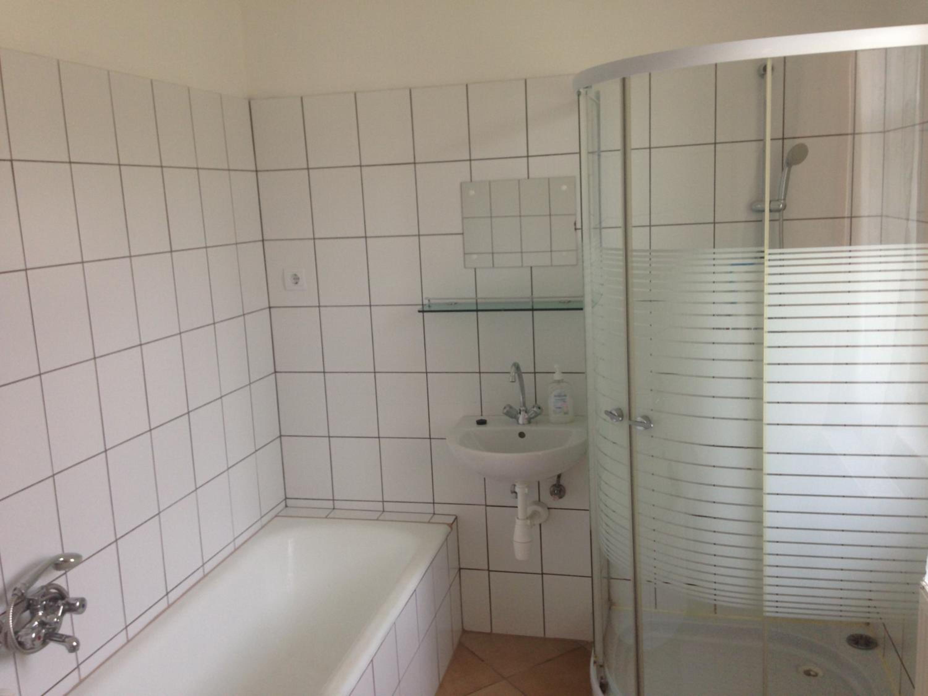 Double Room with Private Bathroom - Photo 2