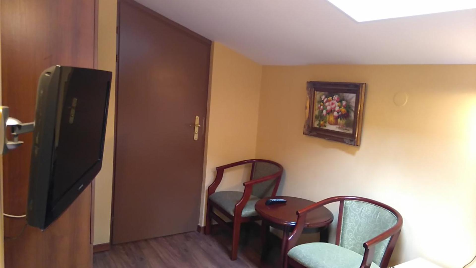 Small Double Room - Photo 1