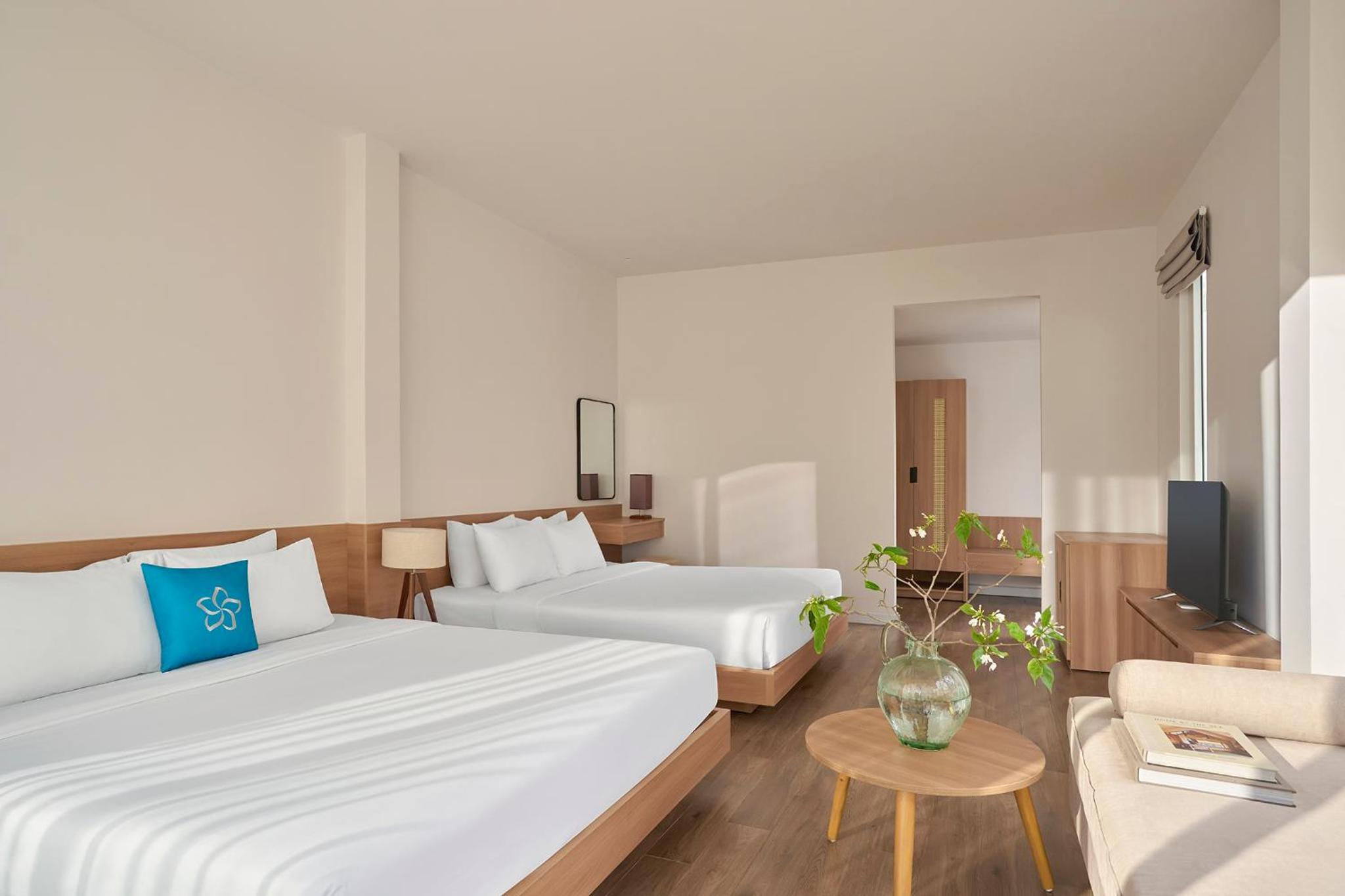 Deluxe Family Room with 2 Double Beds and Garden View
