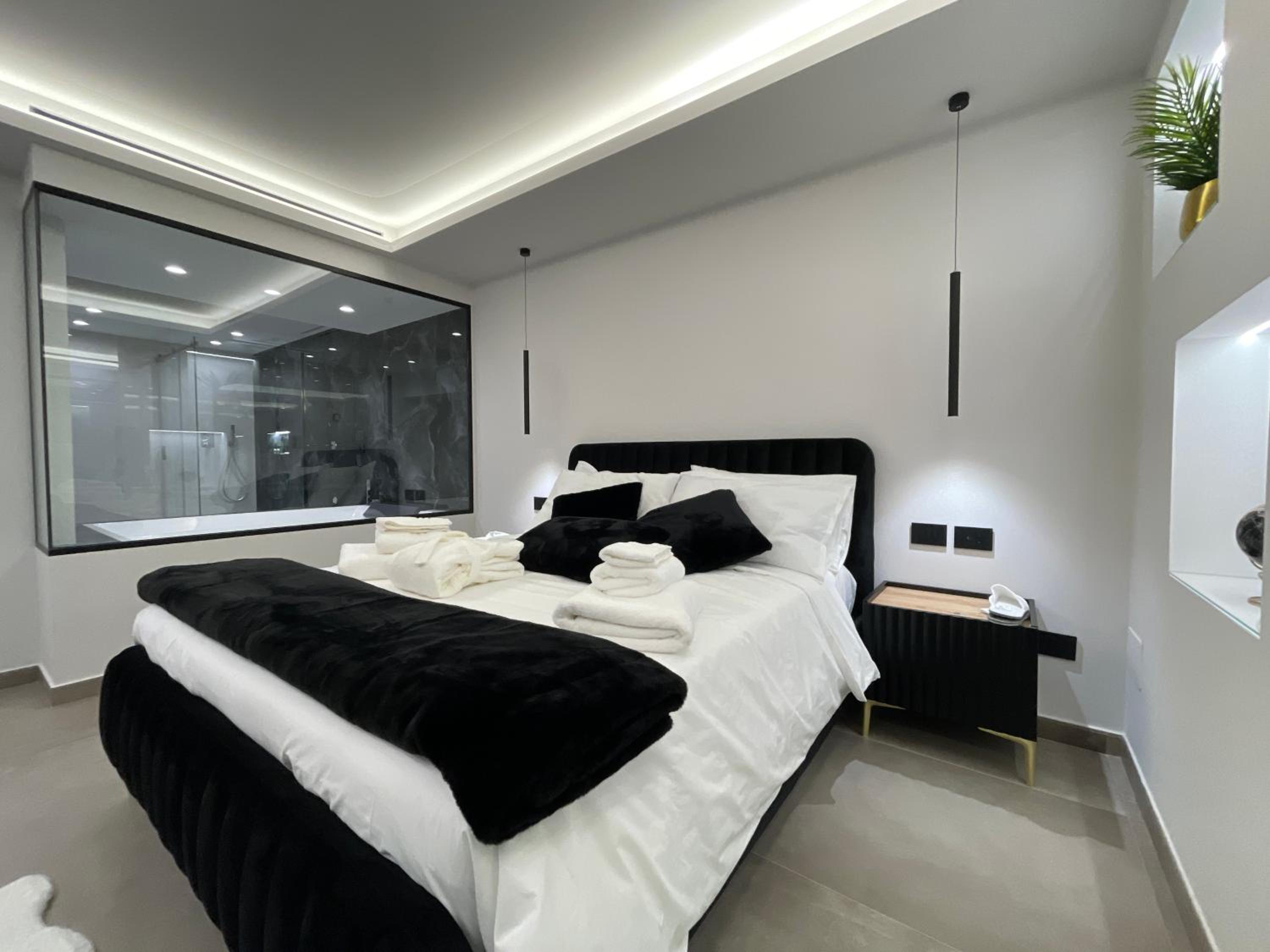 Queen Room with Spa Bath