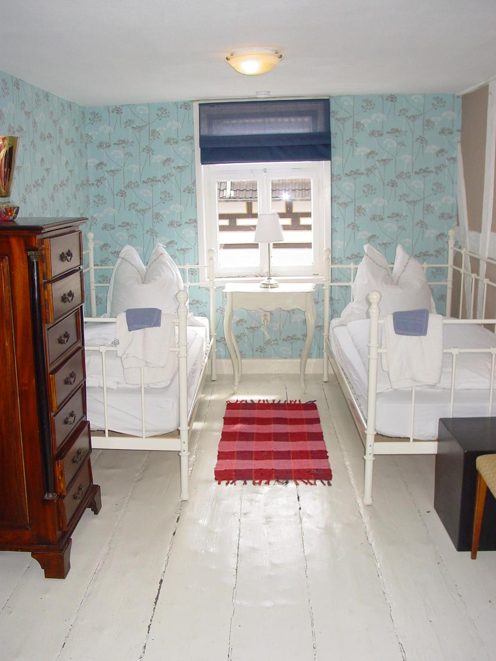Family Room 4 with Shared Bathroom photo 2