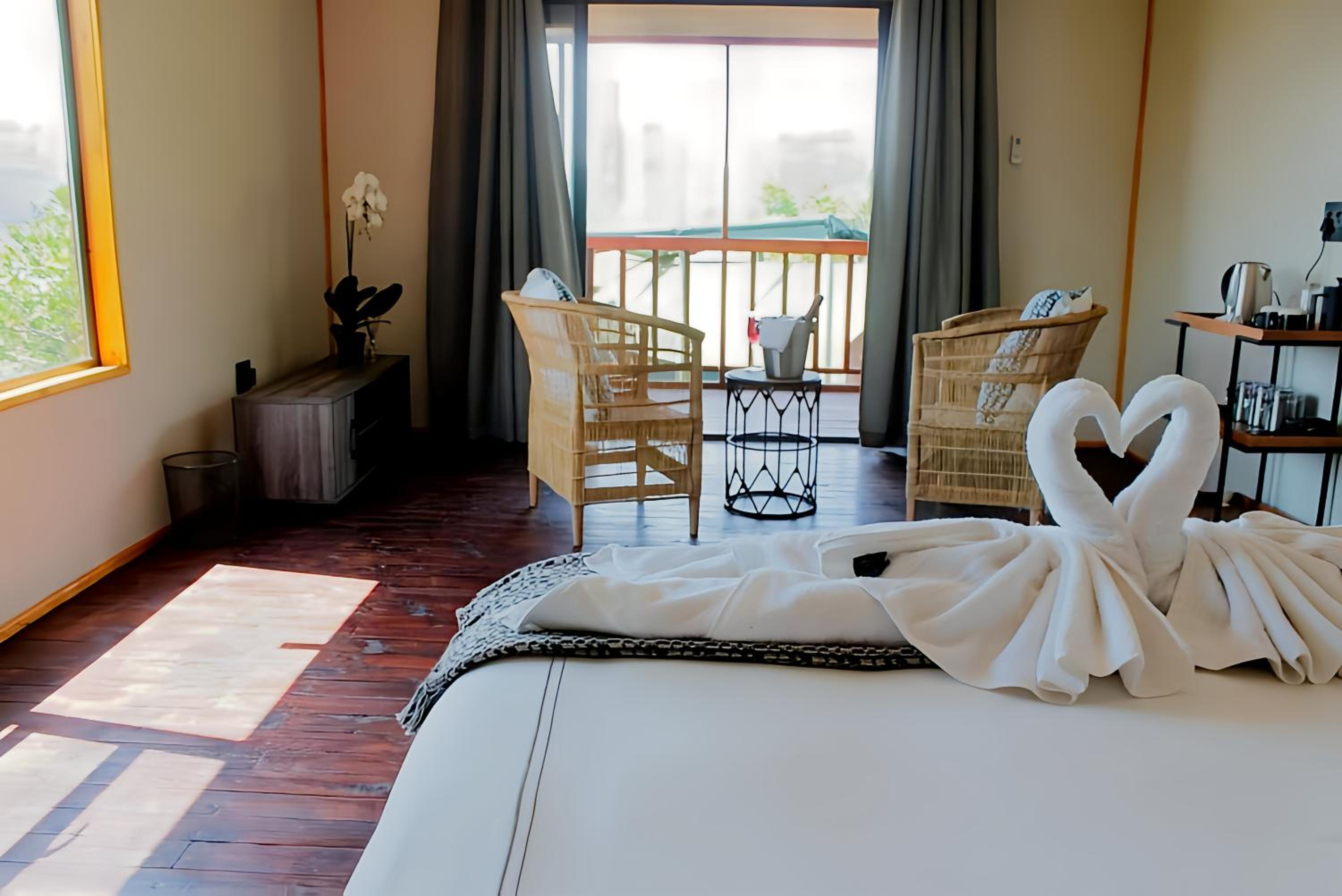 Deluxe Double Room with Balcony - Photo 2