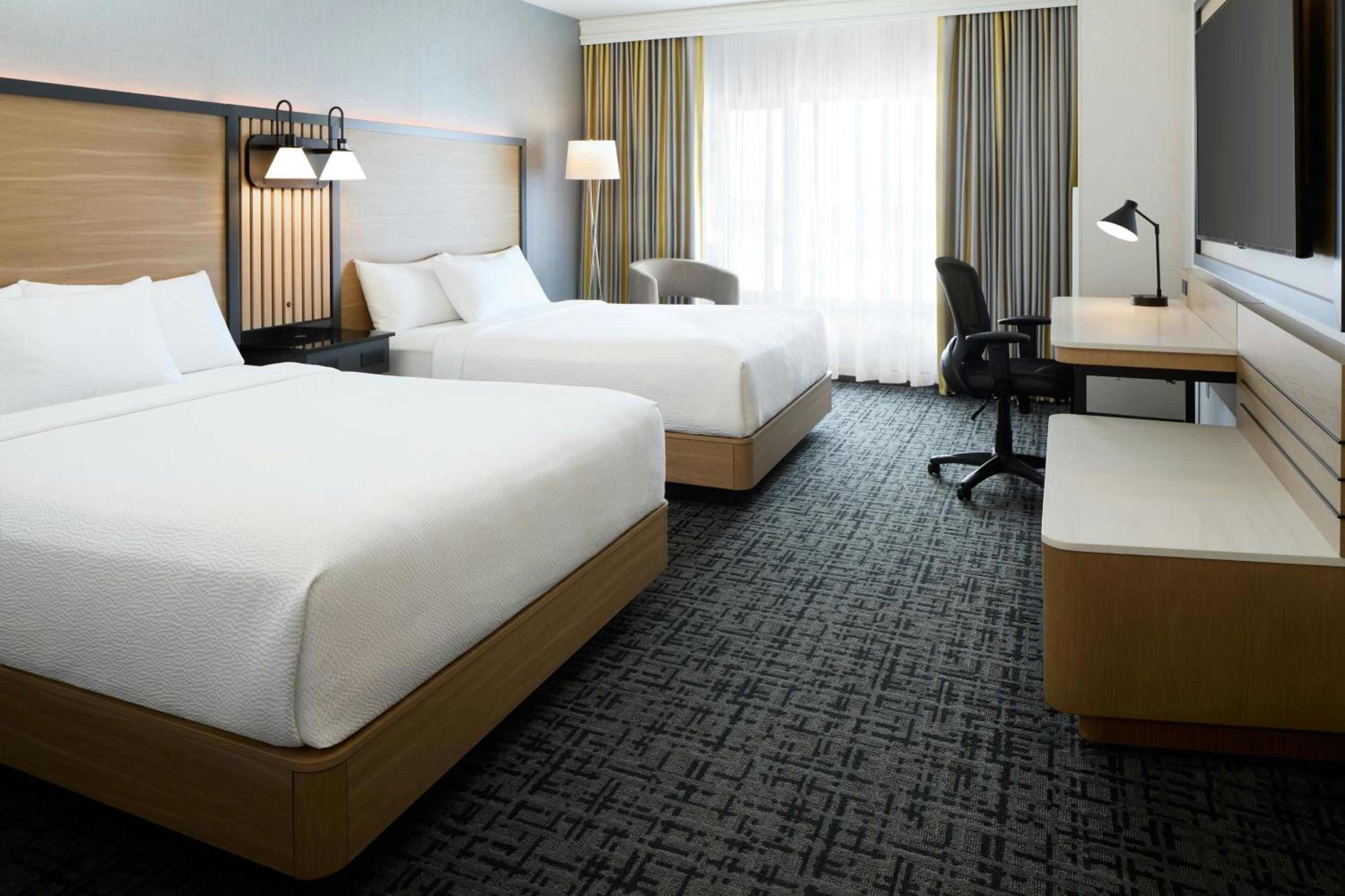 Queen Room with Two Queen Beds and Bathtub - Mobility Access/Hearing Accessible