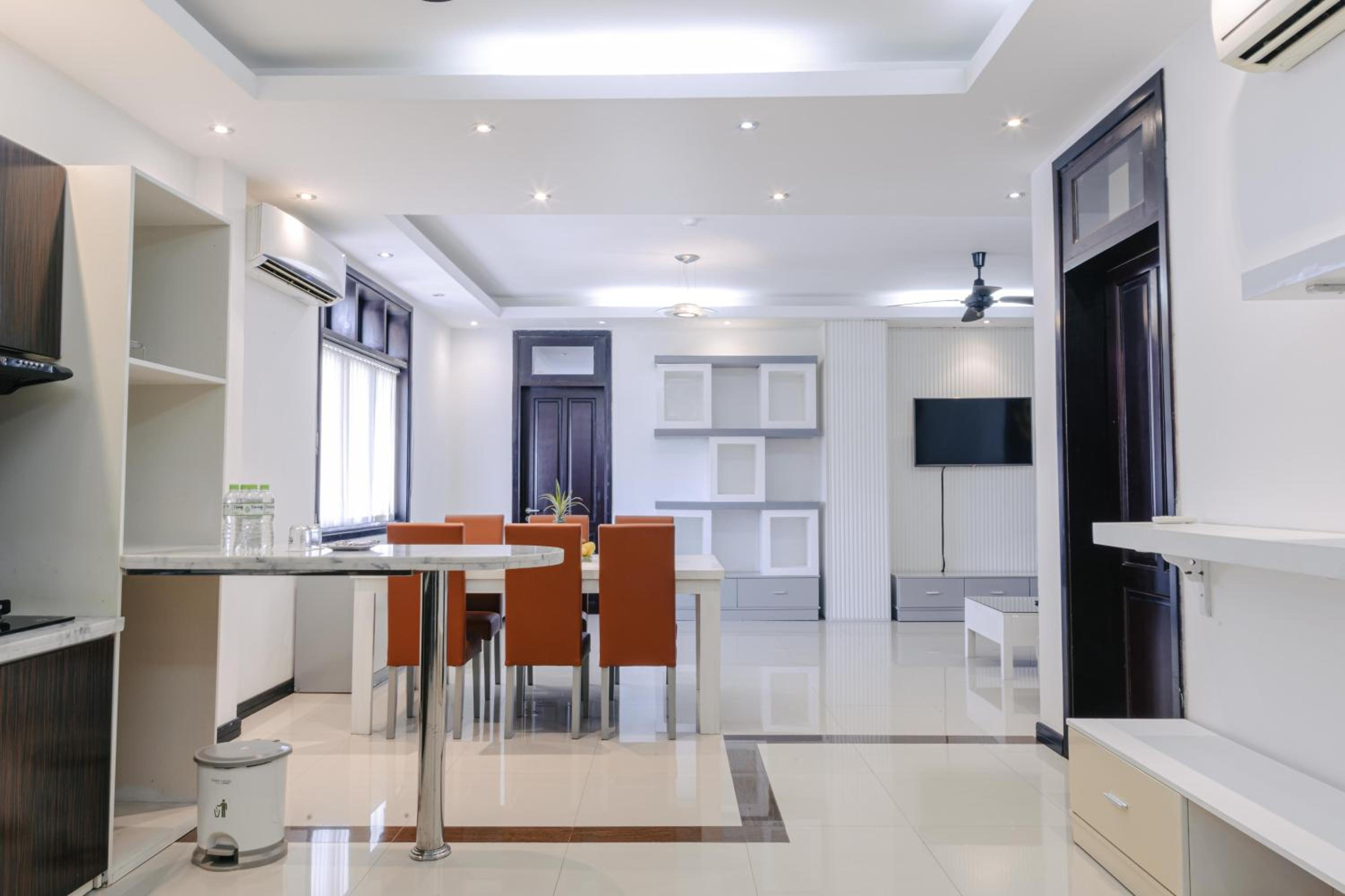 Two-Bedroom Apartment - Photo 2